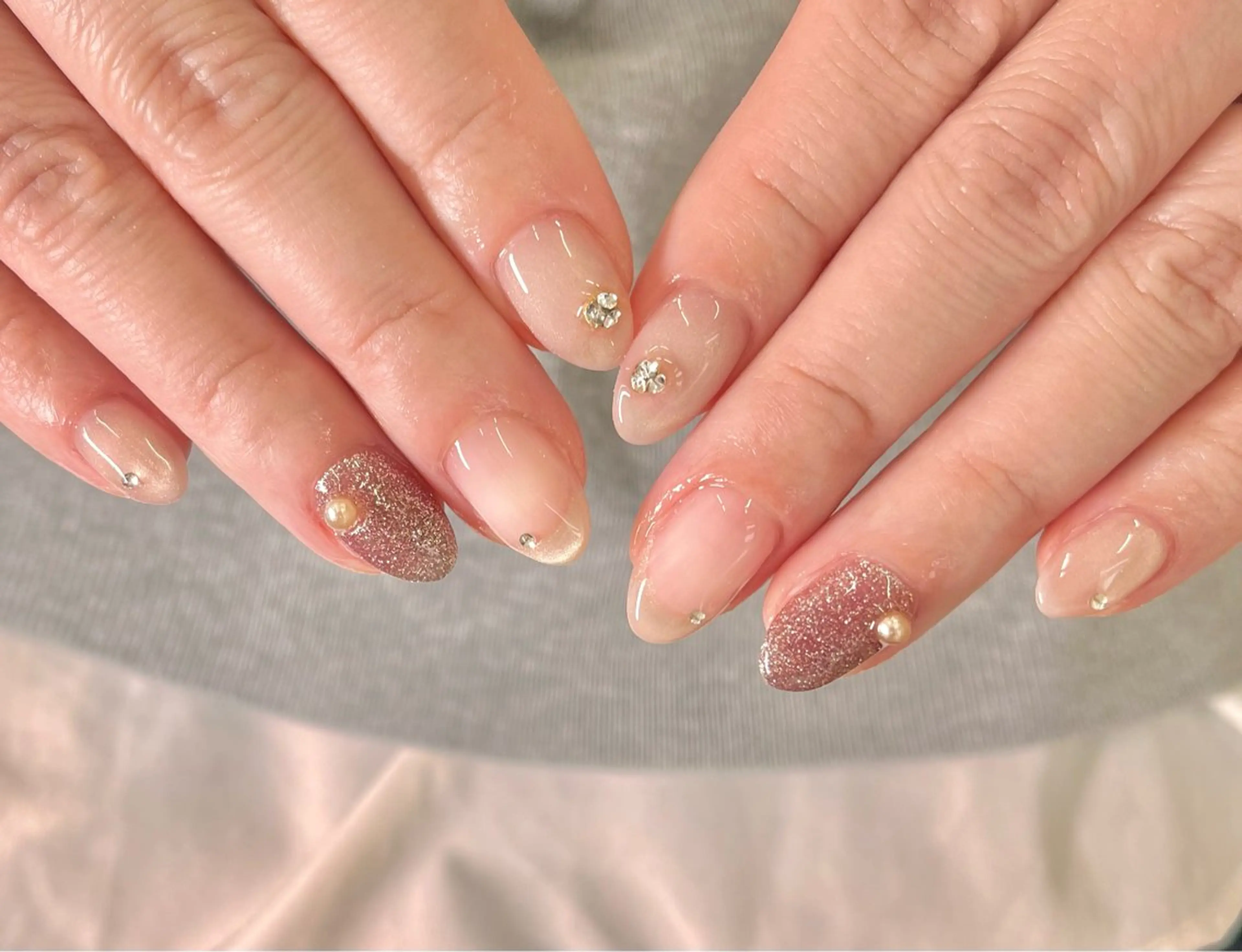 ミディアム ハンドネイル フットネイル Silent 話さないネイルサロンのネイルデザイン