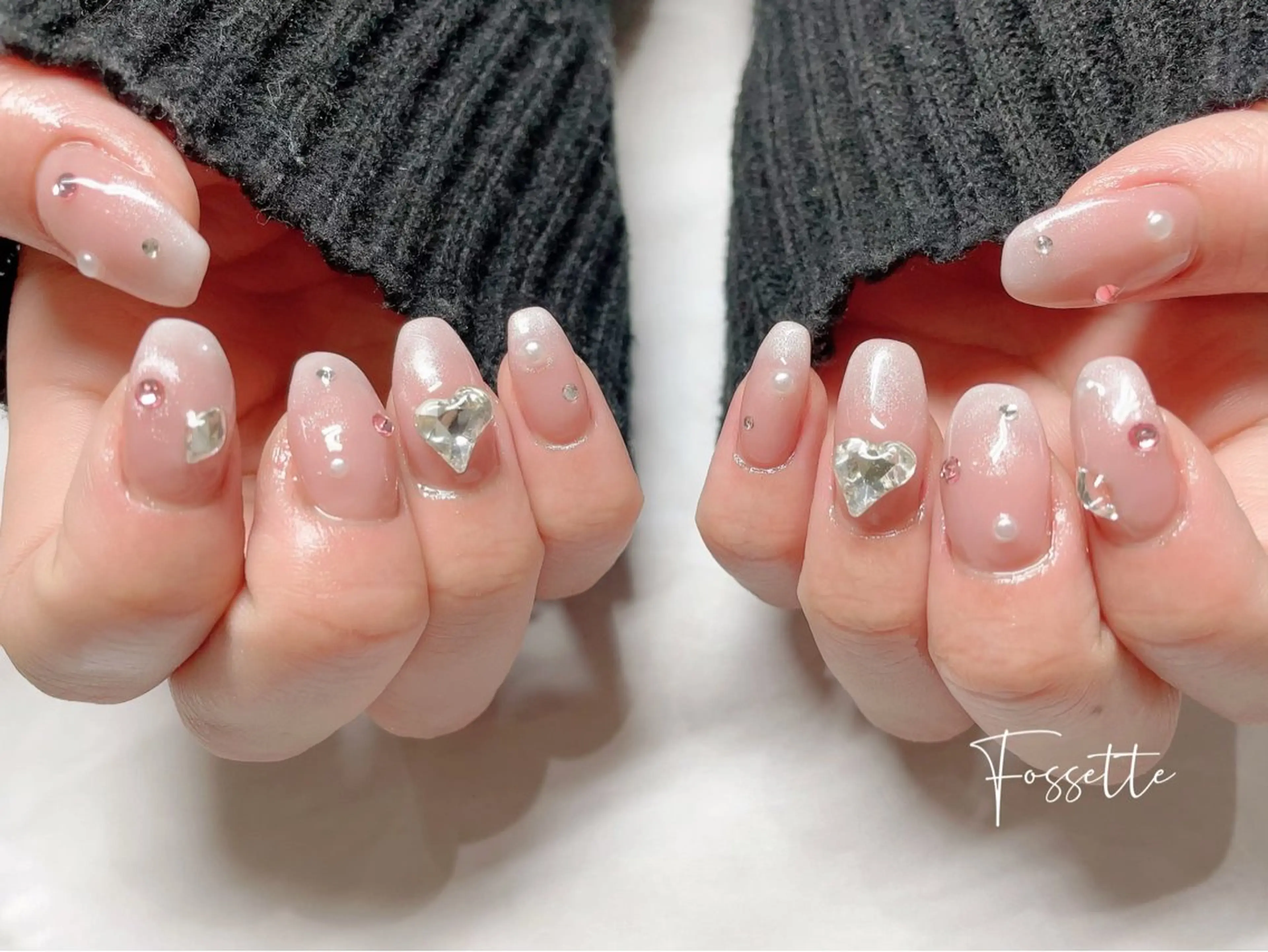 ネイル グラデーション ハート キラキラネイル 韓国ネイル バレンタイン ハンドネイル nailsalon Fossetteのネイルデザイン