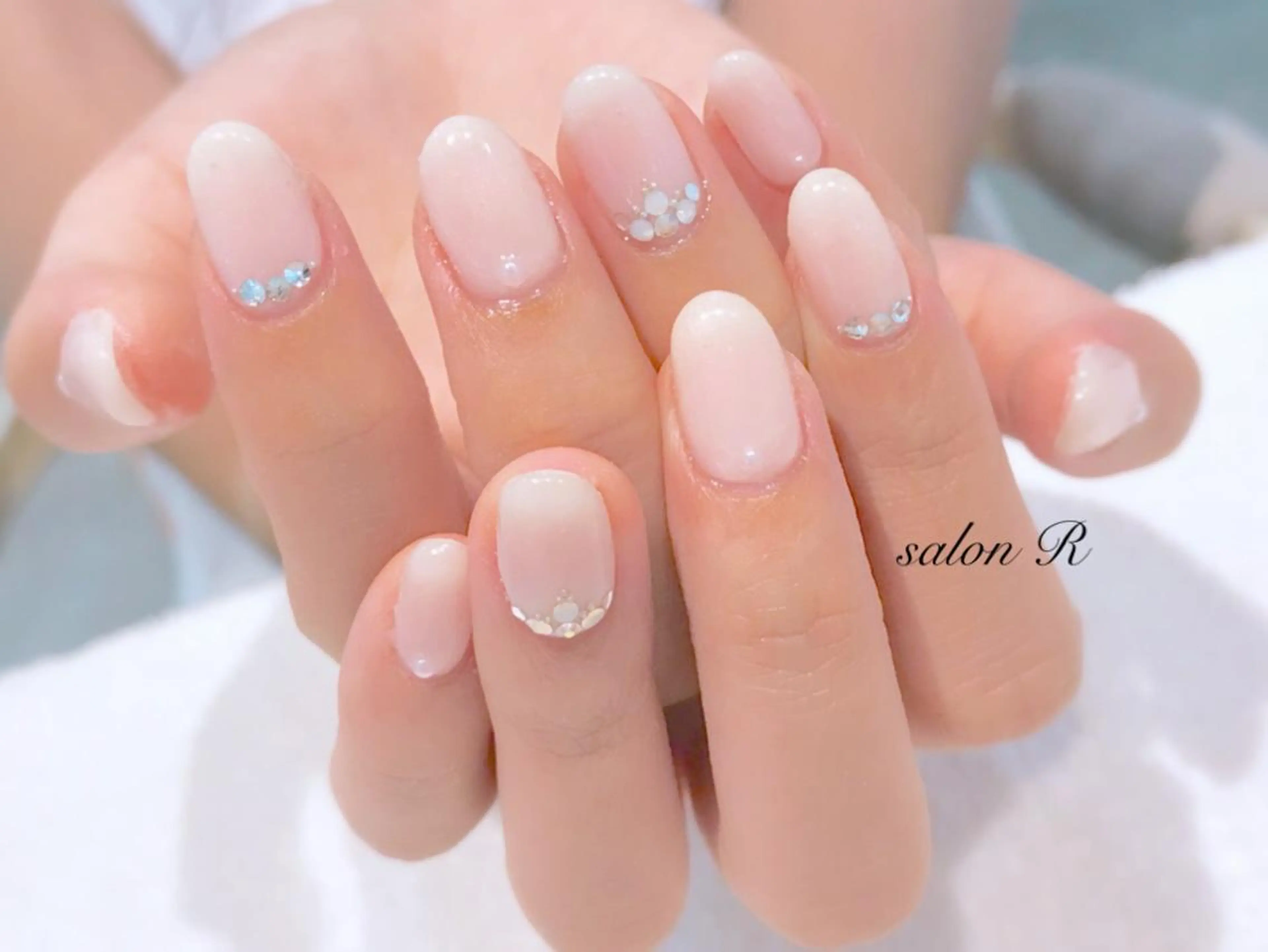 ネイル ホワイト NARUMI HYODOのネイルデザイン