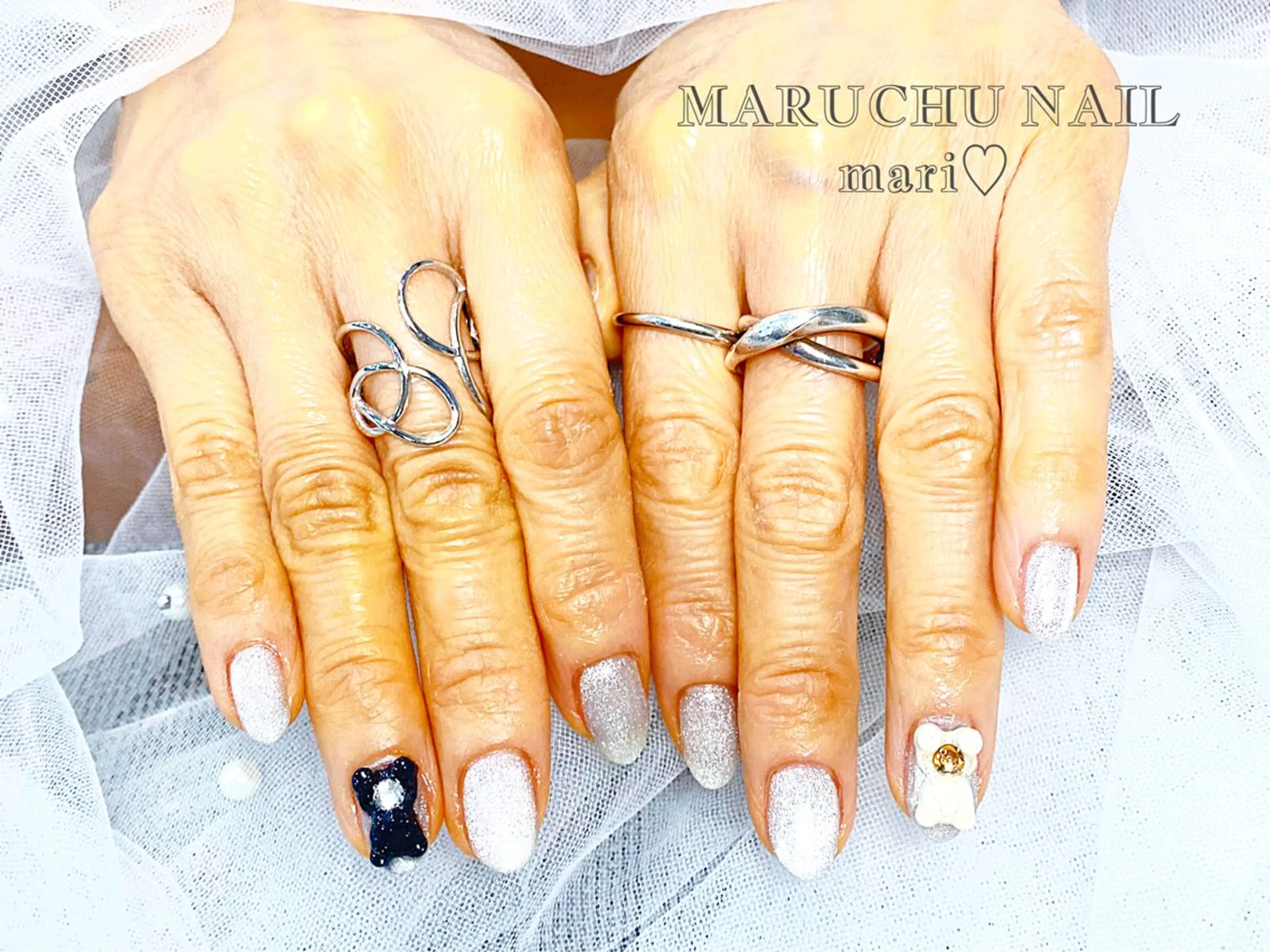 ネイル マグネットネイル シルバー 🦋✨ MARIKO✨🦋のネイルデザイン