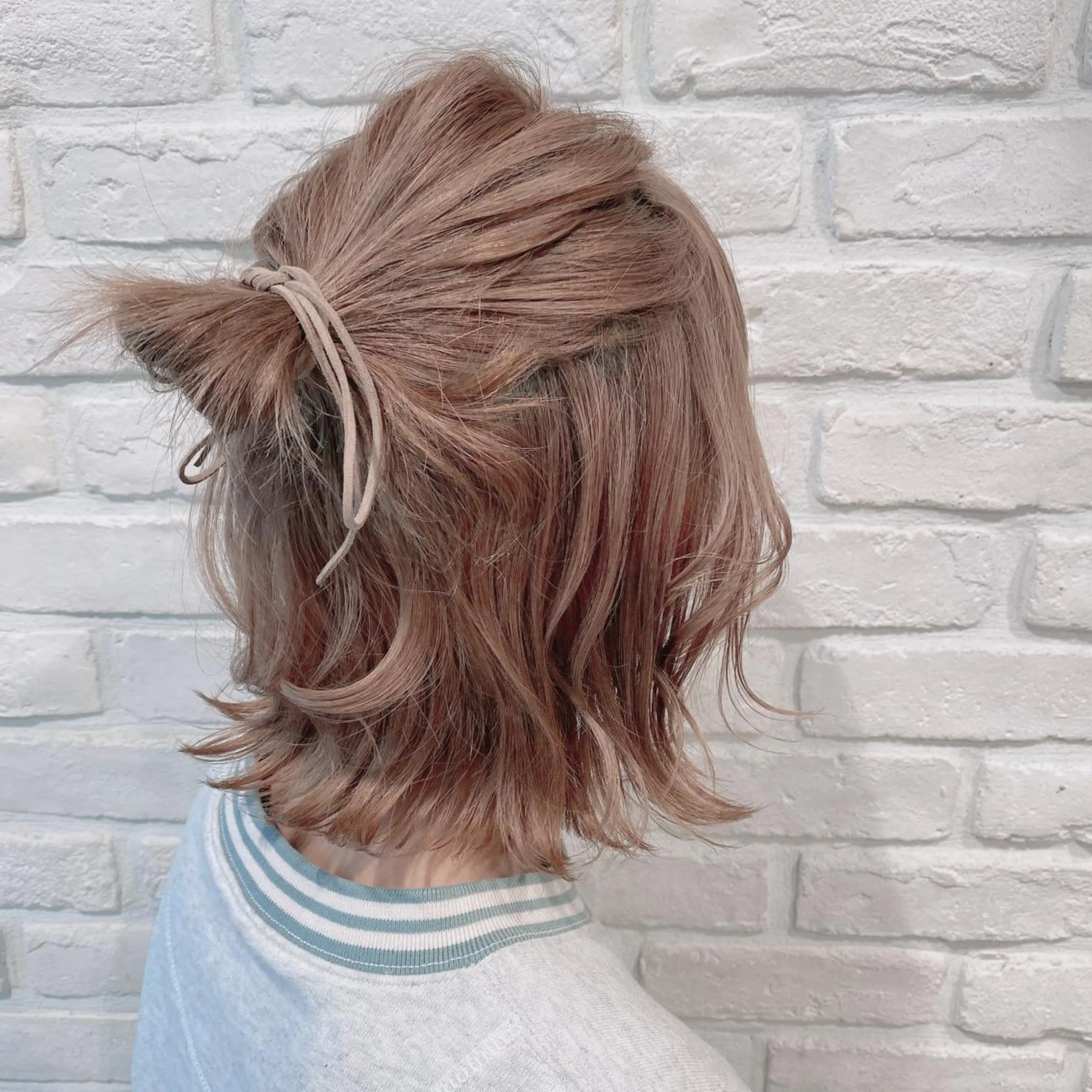 ミディアム カラー ヘアアレンジ ベージュカラー🧸 伊藤なつみのヘアスタイル