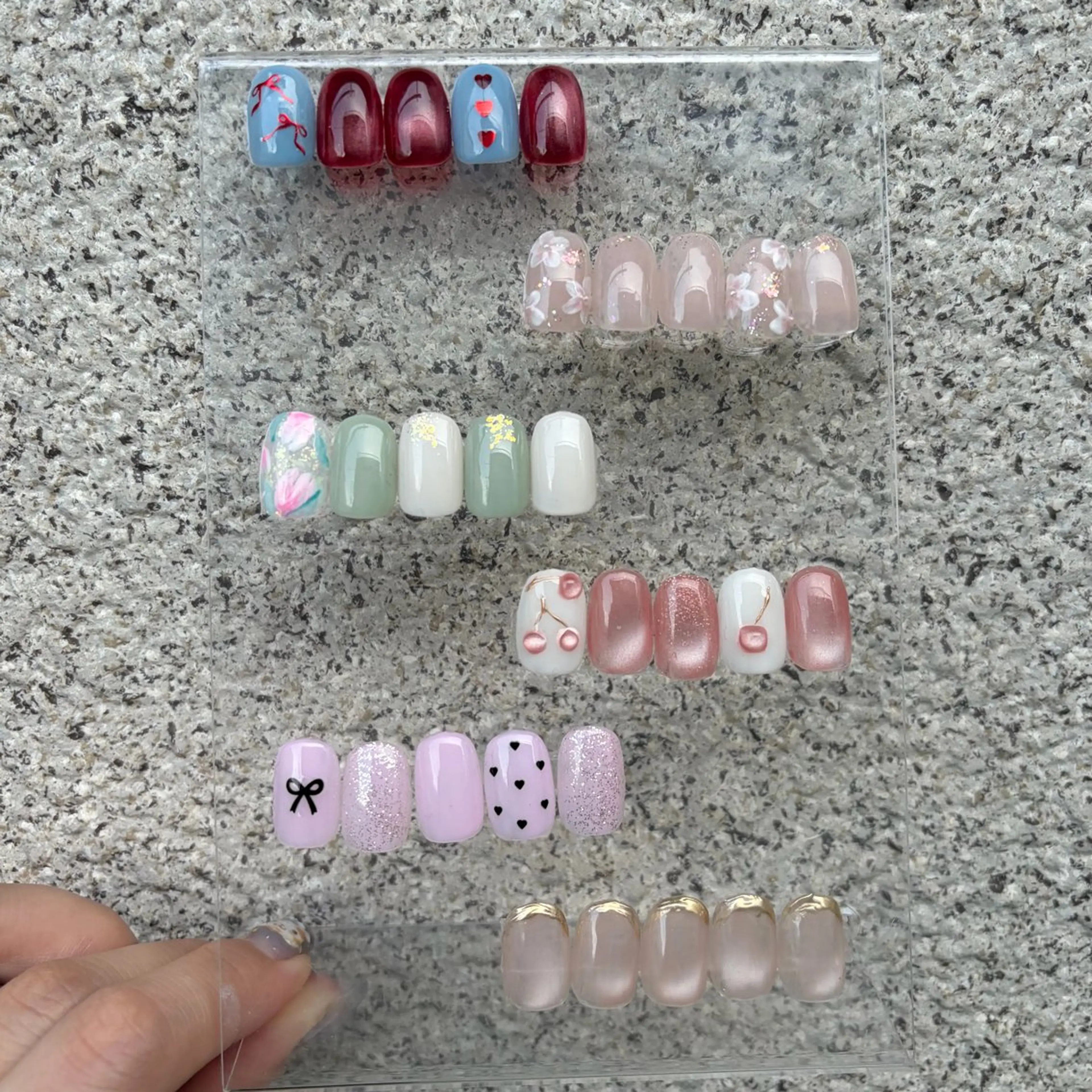 ネイル ボルドー 桜ネイル フレンチネイル 水色 ニュアンスネイル ハンドネイル nailmum jijiのネイルデザイン