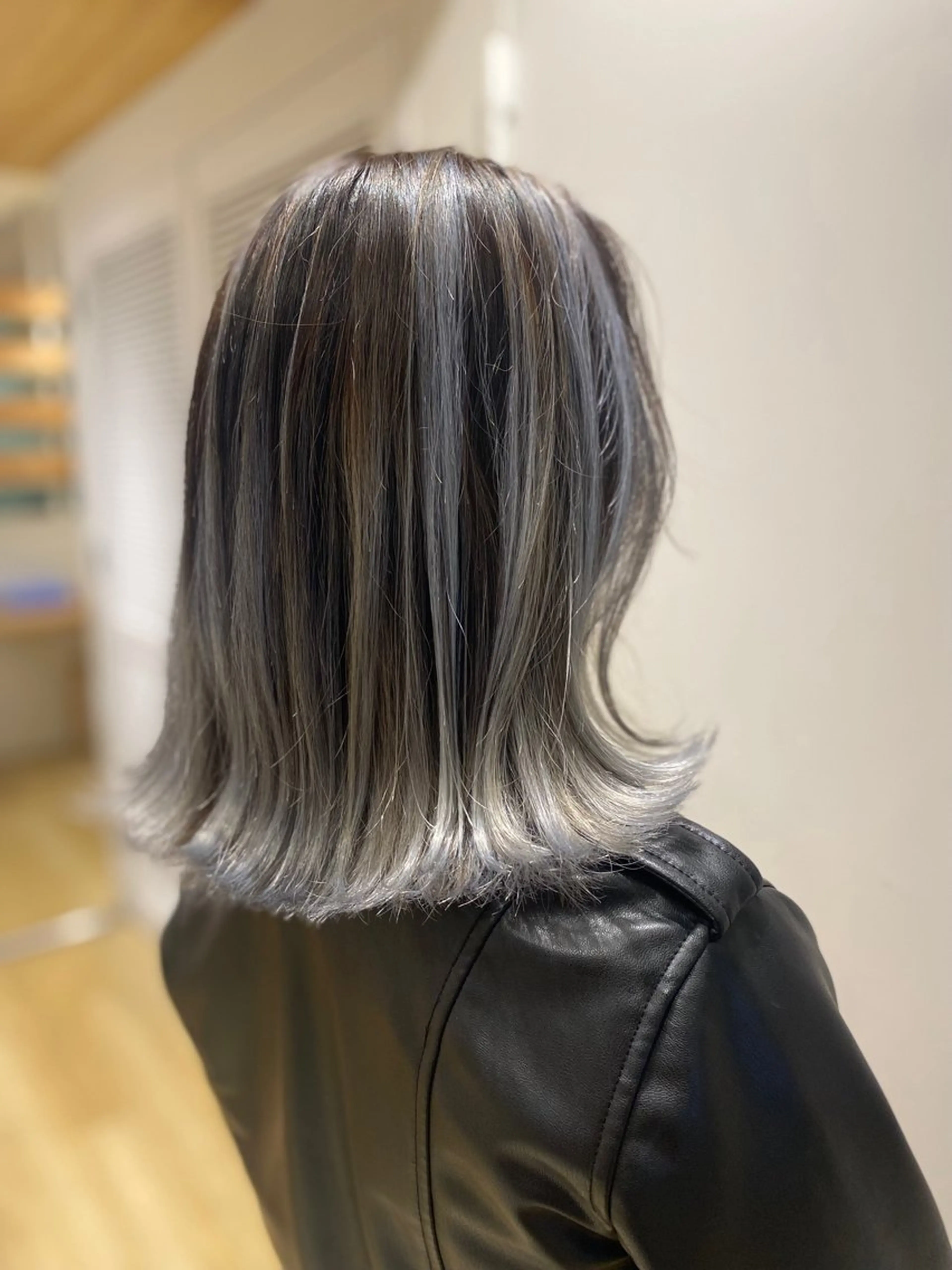 ミディアム カラー バレイヤージュ ブリーチ レイヤーカット カット ヘアカラー kawabe maikoのヘアスタイル