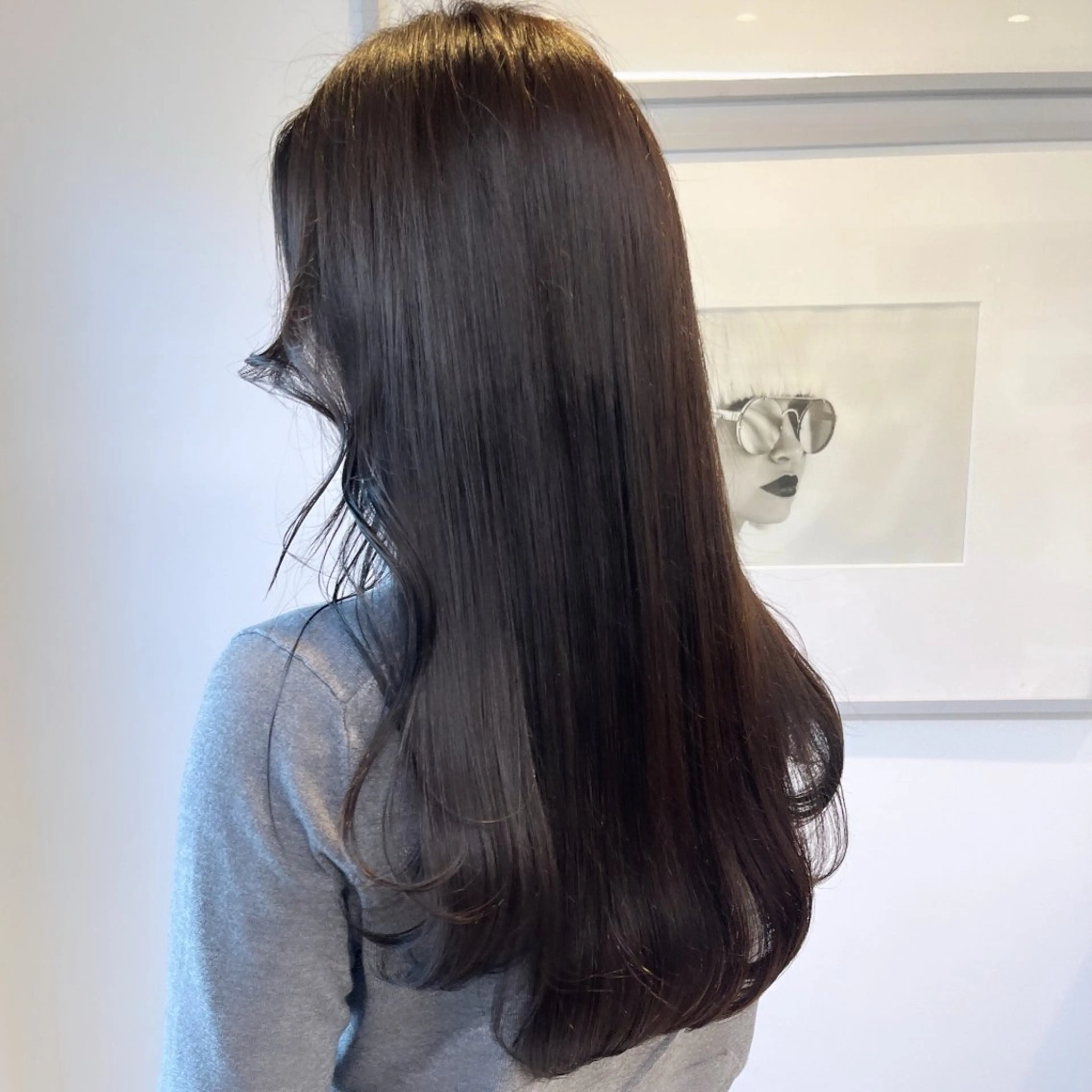 カラー アッシュ アッシュグレー アッシュグレージュ ブルーカラー ブルーグレー ヘアカラー トリートメント ヘッドスパ ヘアセット カジュアルを女っぽく 𝗮𝘆𝗮𝗰𝗼のヘアスタイル