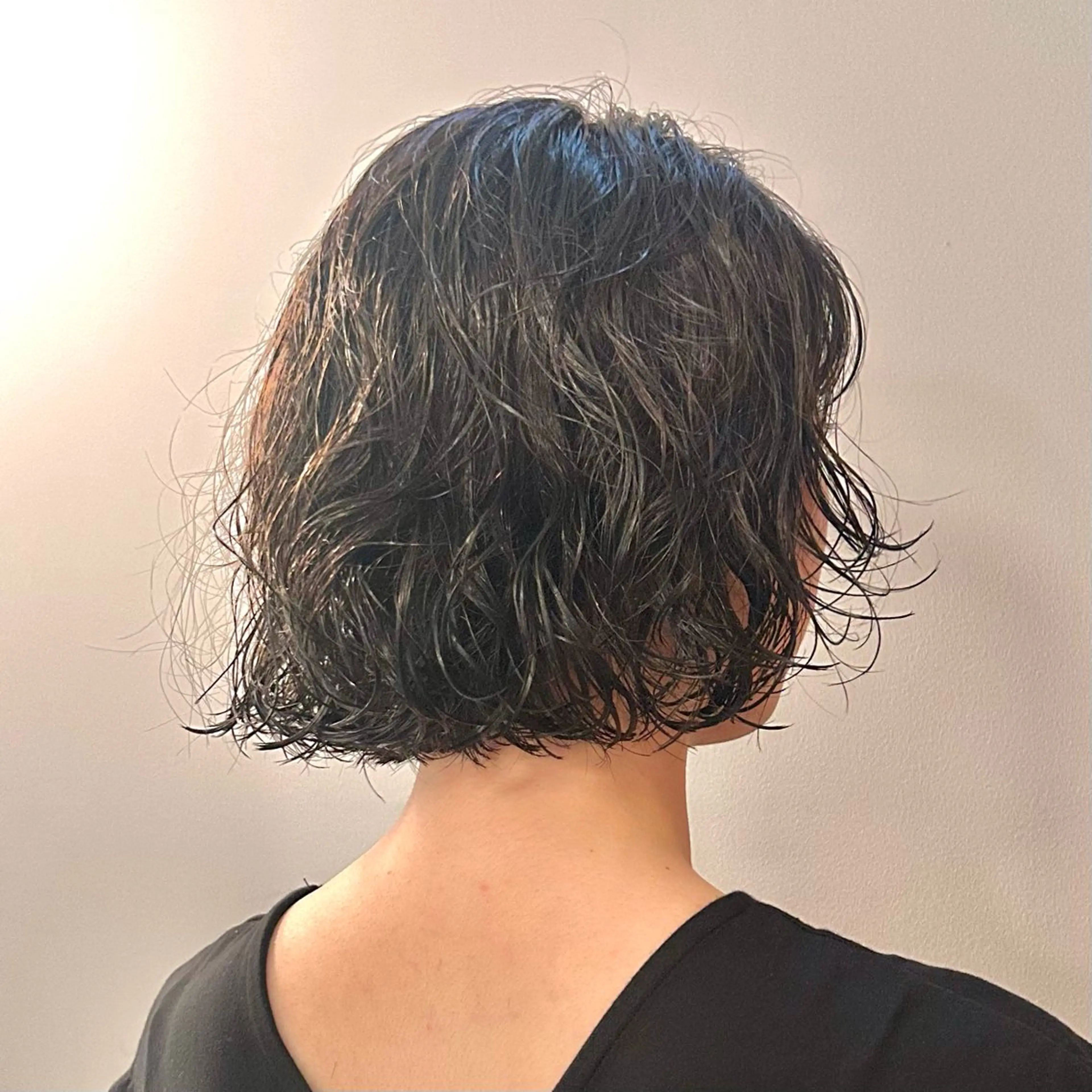 ミディアム カラー パーマ 切りっぱなしボブ ミディアムパーマ ブラウンカラー ボブ ニュアンスパーマ カット ヘアカラー パーマ トリートメント 🌿ボブ パーマ高橋啓太🌿のヘアスタイル