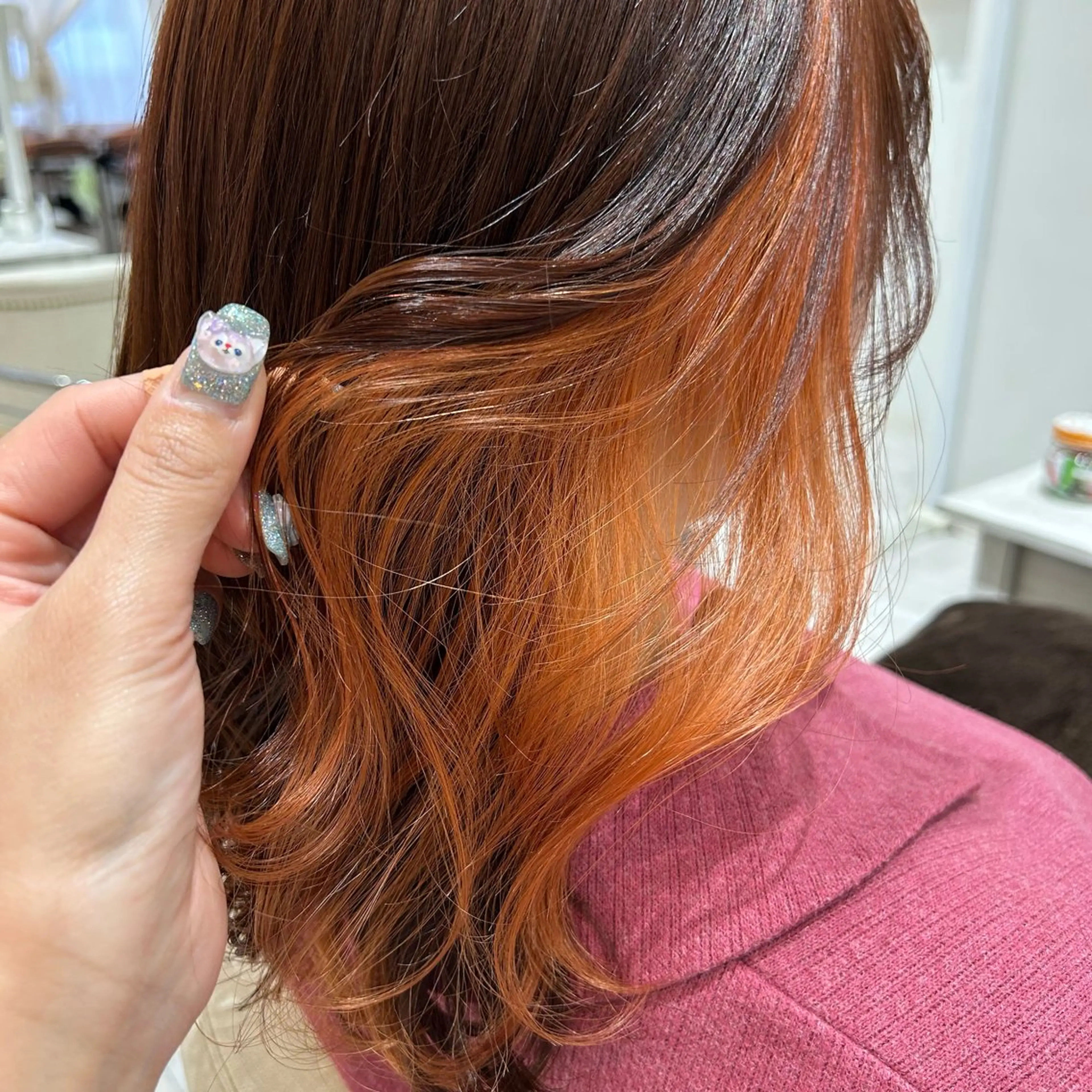 ミディアム カラー デザインカラー インナーカラー オレンジ カット ヘアカラー トリートメント afrodite HINATAのヘアスタイル