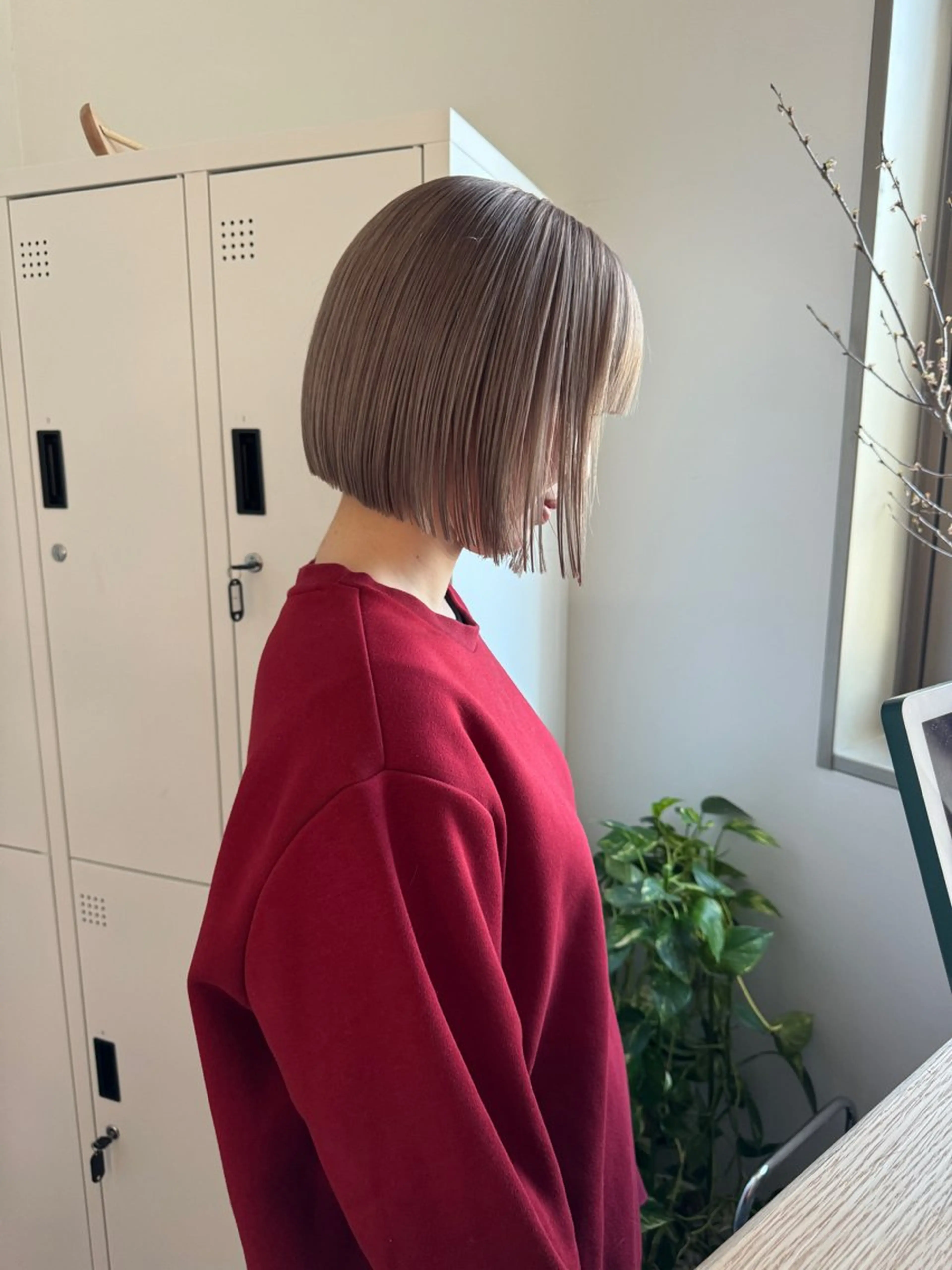 ショート カラー ヘアカラー トリートメント 切りっぱなしボブ レイヤー/縮毛矯正のヘアスタイル