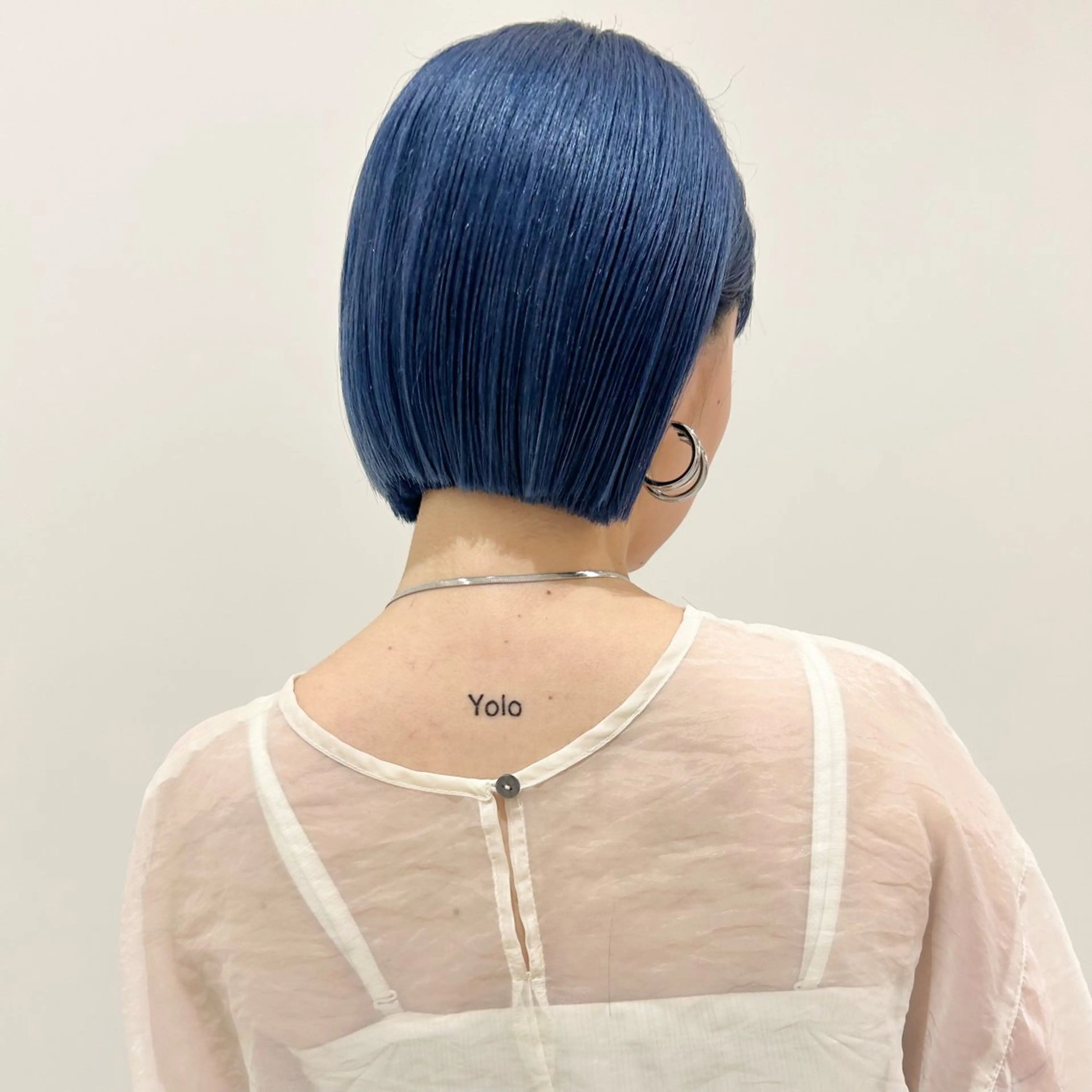 ショート カラー ブルーカラー ネイビーカラー ボブ ハイトーン/ブリーチ 似合せカット/パーマのヘアスタイル