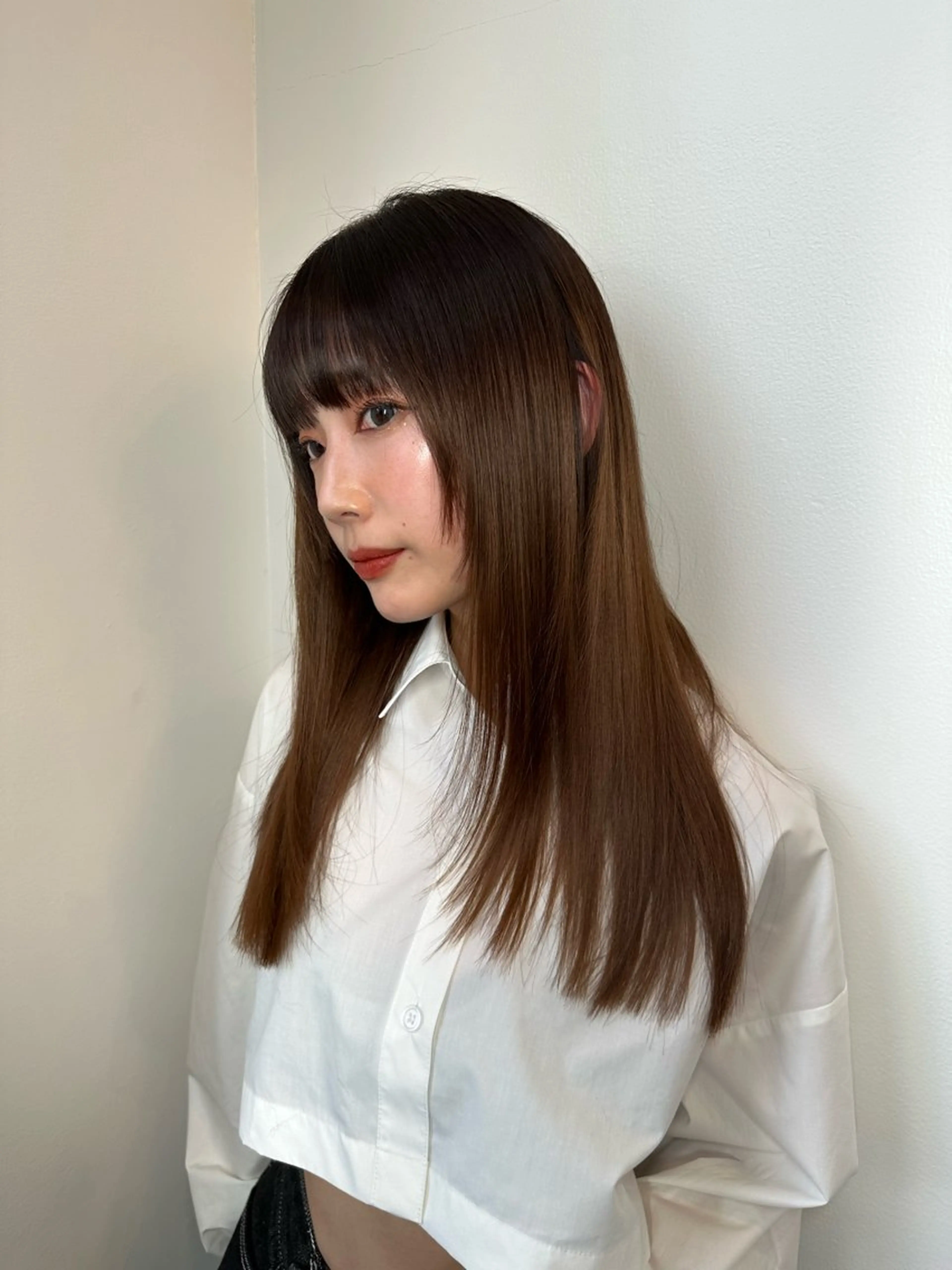 ミディアム カット トリートメント レイヤーカット 透明感カラーのヘアスタイル