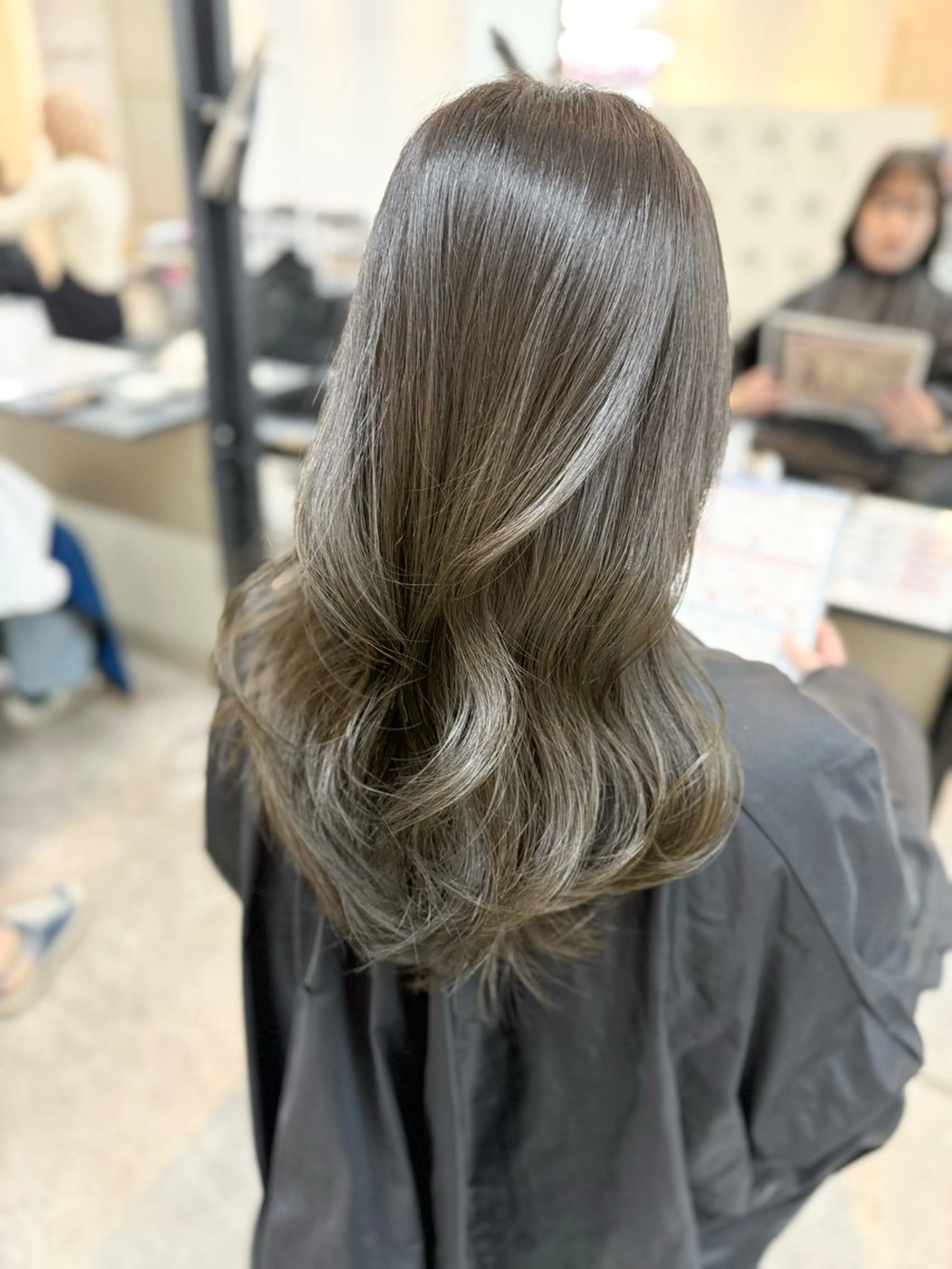 ロング カラー ベージュカラー オリーブベージュ ヘアカラー トリートメント 伊藤 美奈穂のヘアスタイル