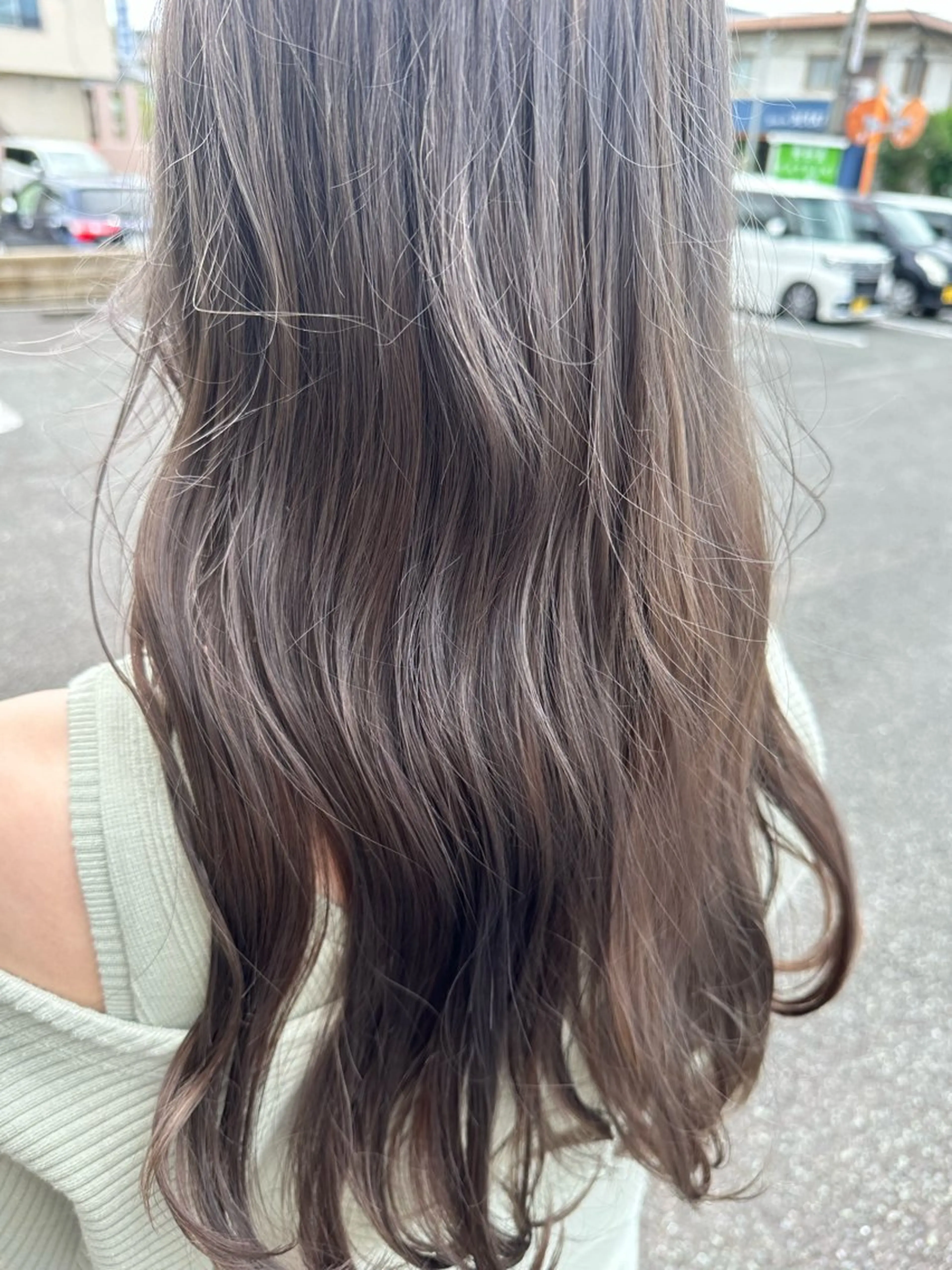 カラー 加藤 立夏のヘアスタイル