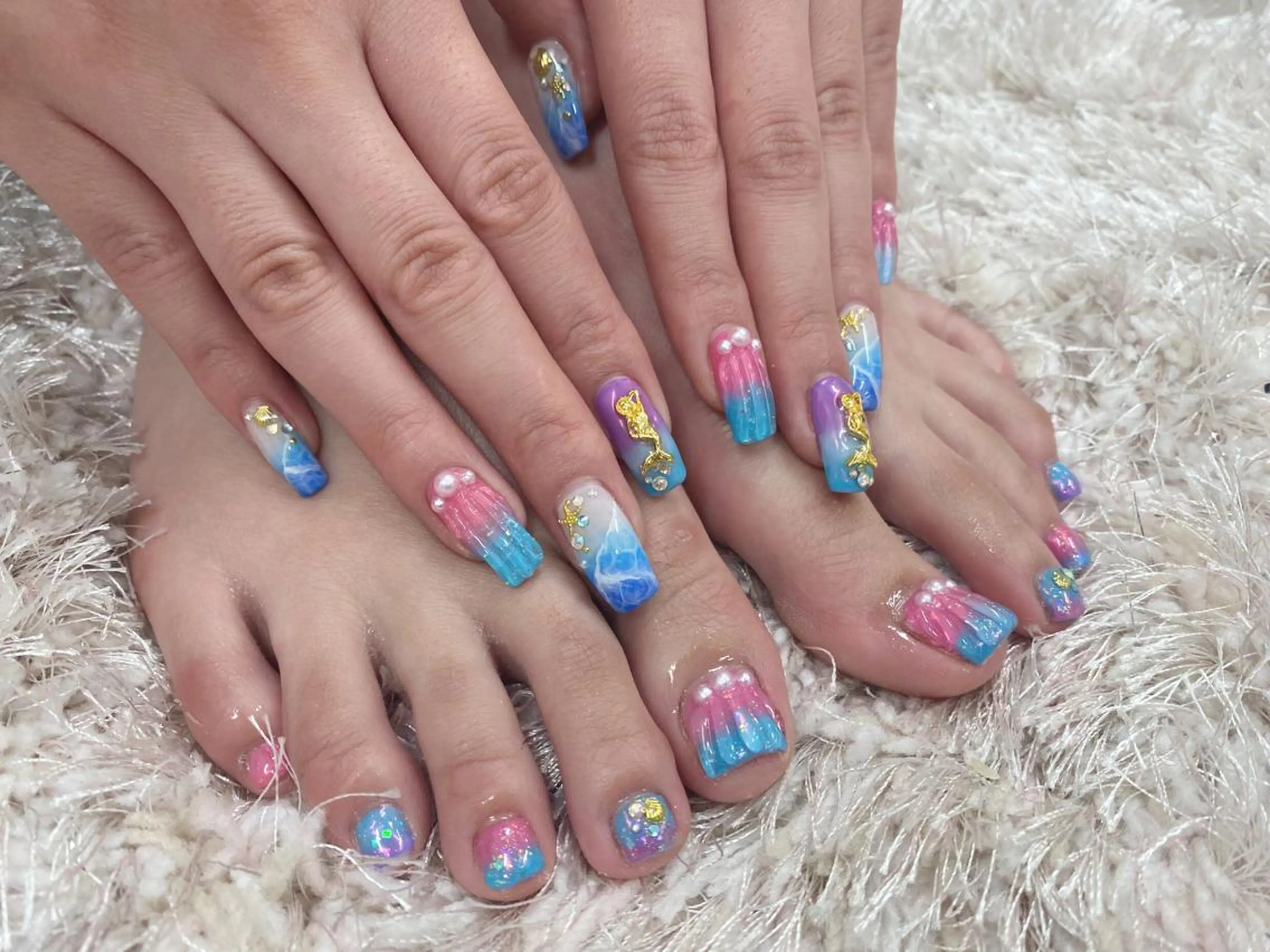 ネイル 長さ出し フットネイル フレンチネイル ジェルネイル ガラスフレンチ ハンドネイル salon Lilouのネイルデザイン