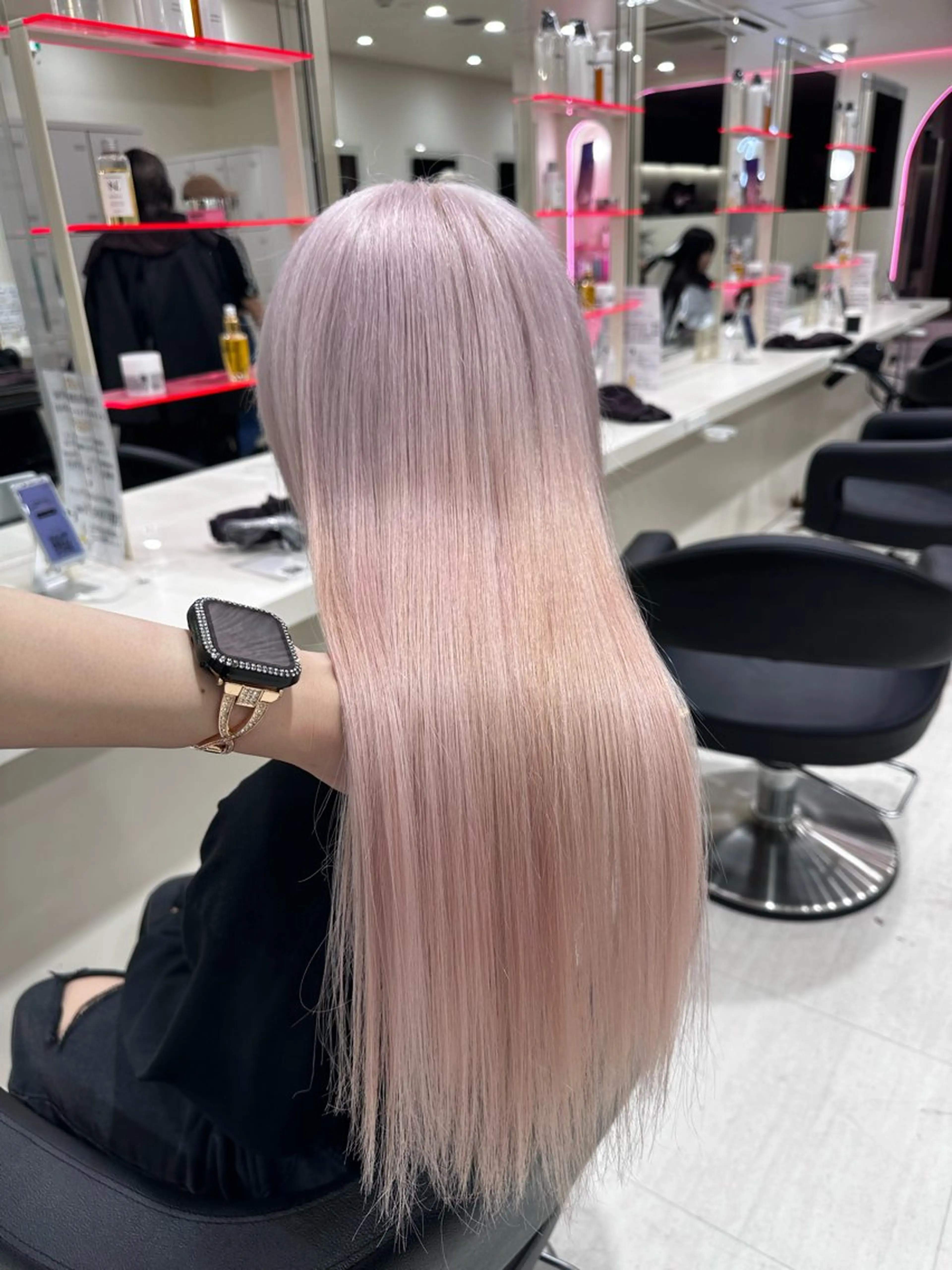 ロング ️🫧 AINE 🫧ハイトーンカラーのヘアスタイル