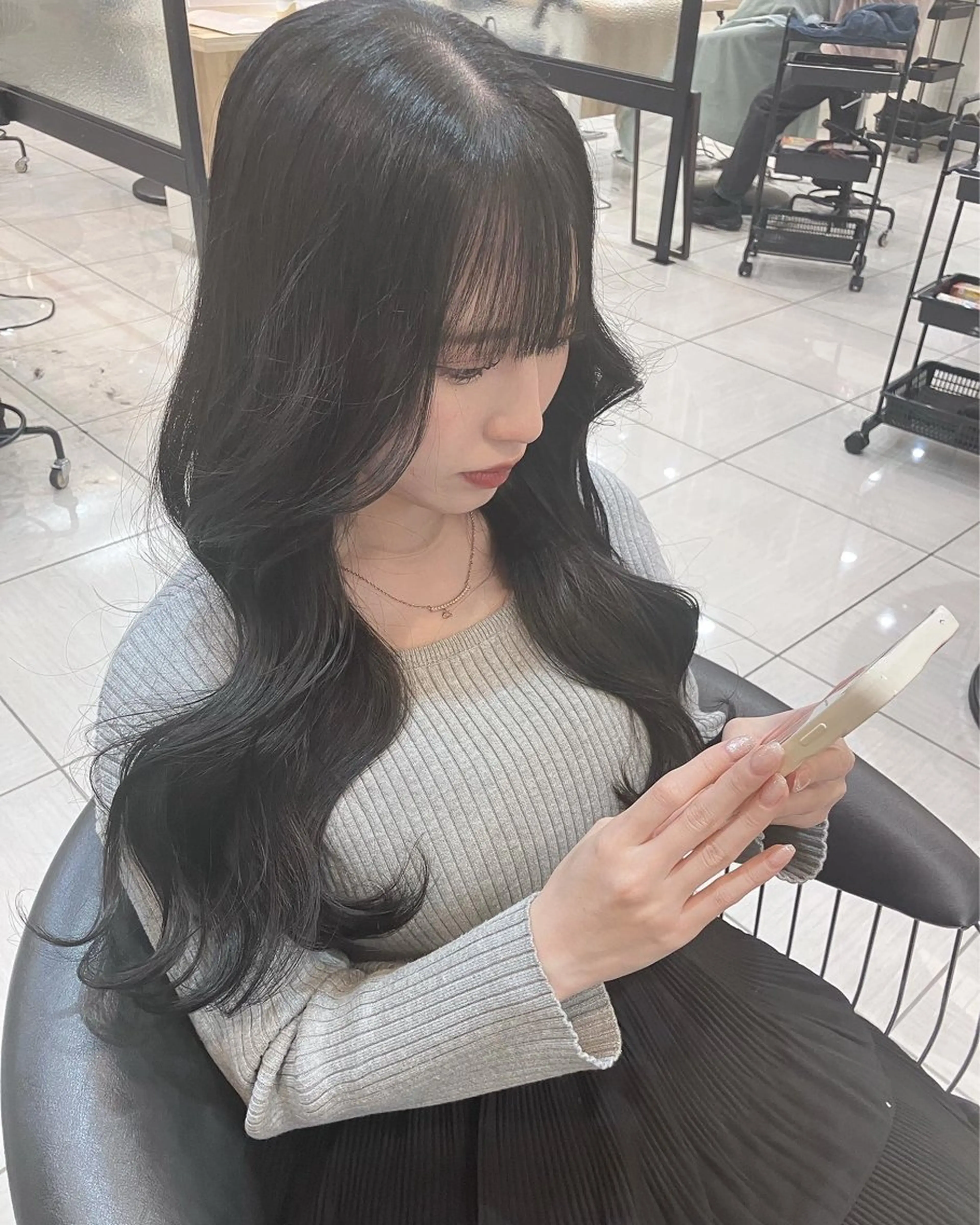 ロング ヘアアレンジ 韓国風ヘア ロング 前髪/顔周り/透明感 艶カラーとどさんのヘアスタイル