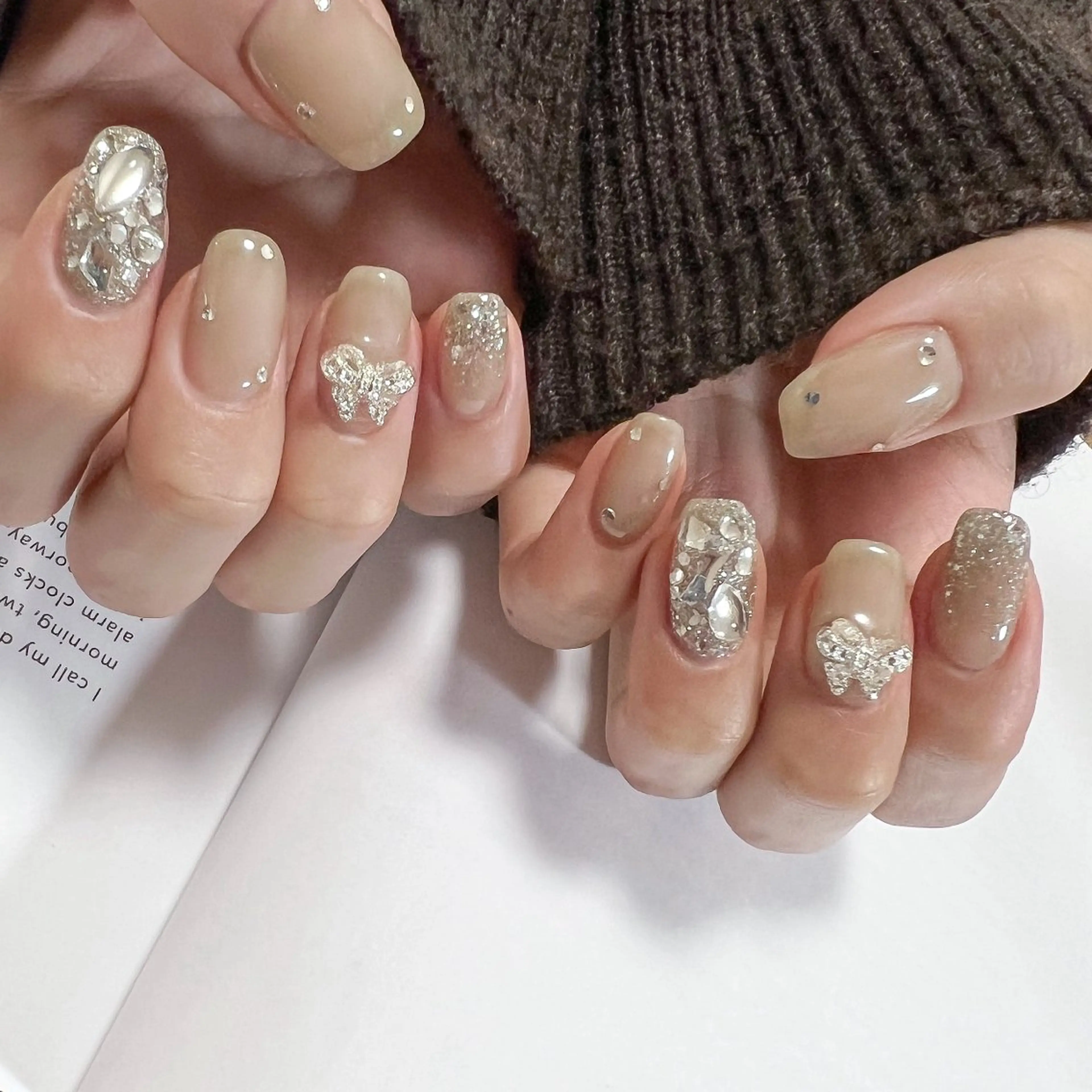 ネイル キラキラネイル 韓国ネイル シルバー ハンドネイル pointillé .ayaのネイルデザイン