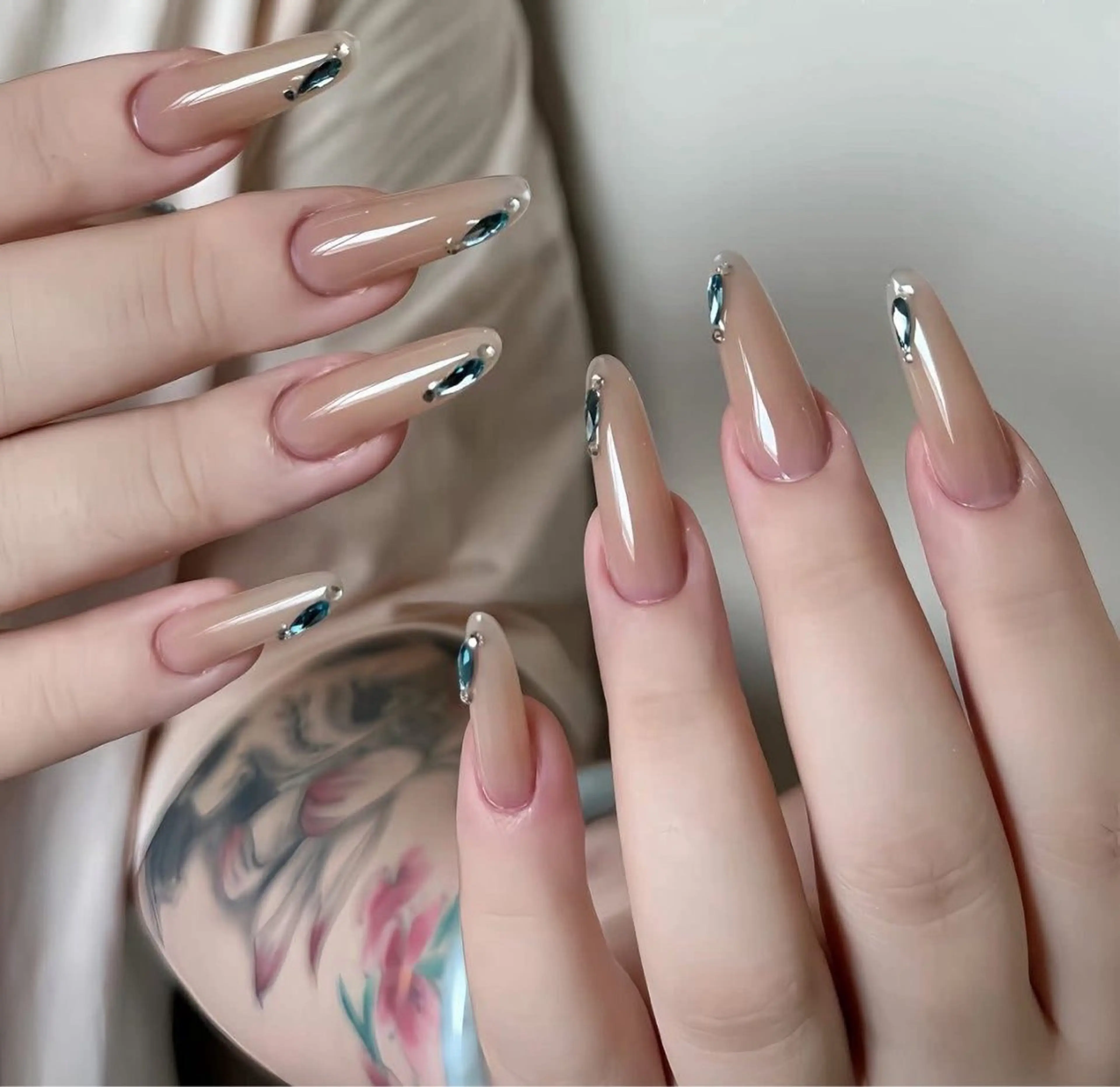 ネイル ハンドネイル T.Lee Nail Lilyのネイルデザイン