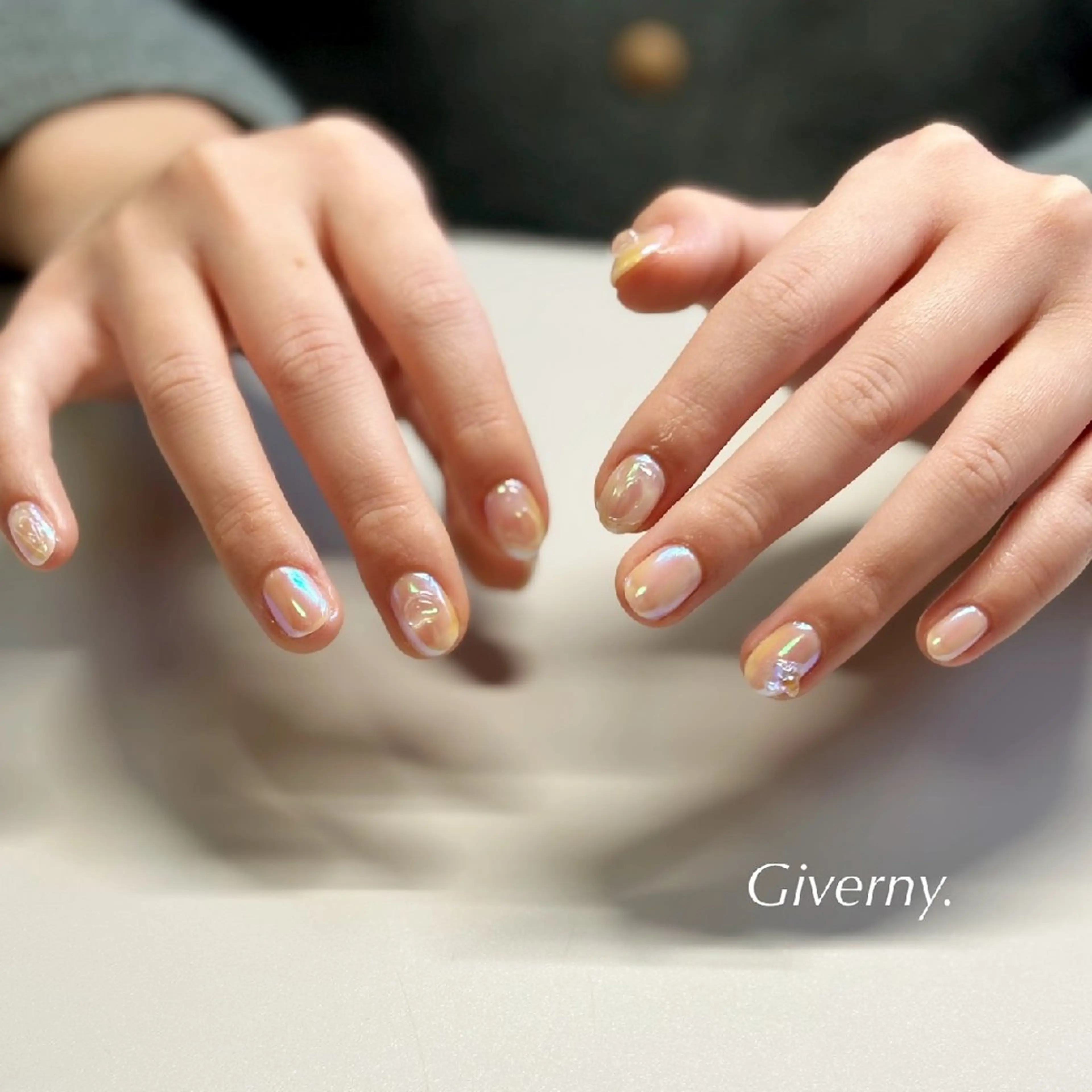 ネイル オーロラネイル ニュアンスネイル 春ネイル ハンドネイル Giverny .のネイルデザイン