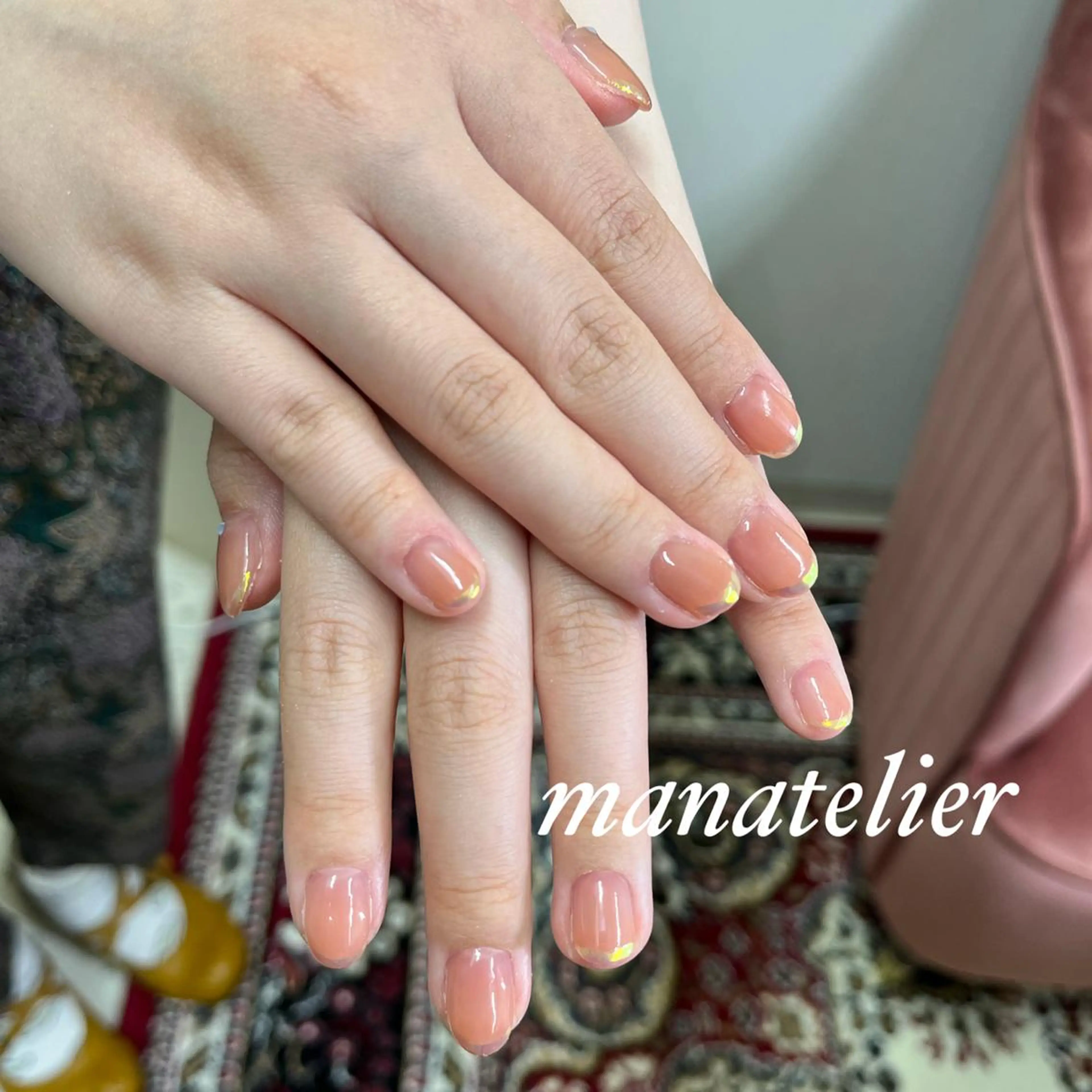 ネイル オーロラネイル フレンチネイル 持ち込み ハンドネイル manatelier マナトリエのネイルデザイン