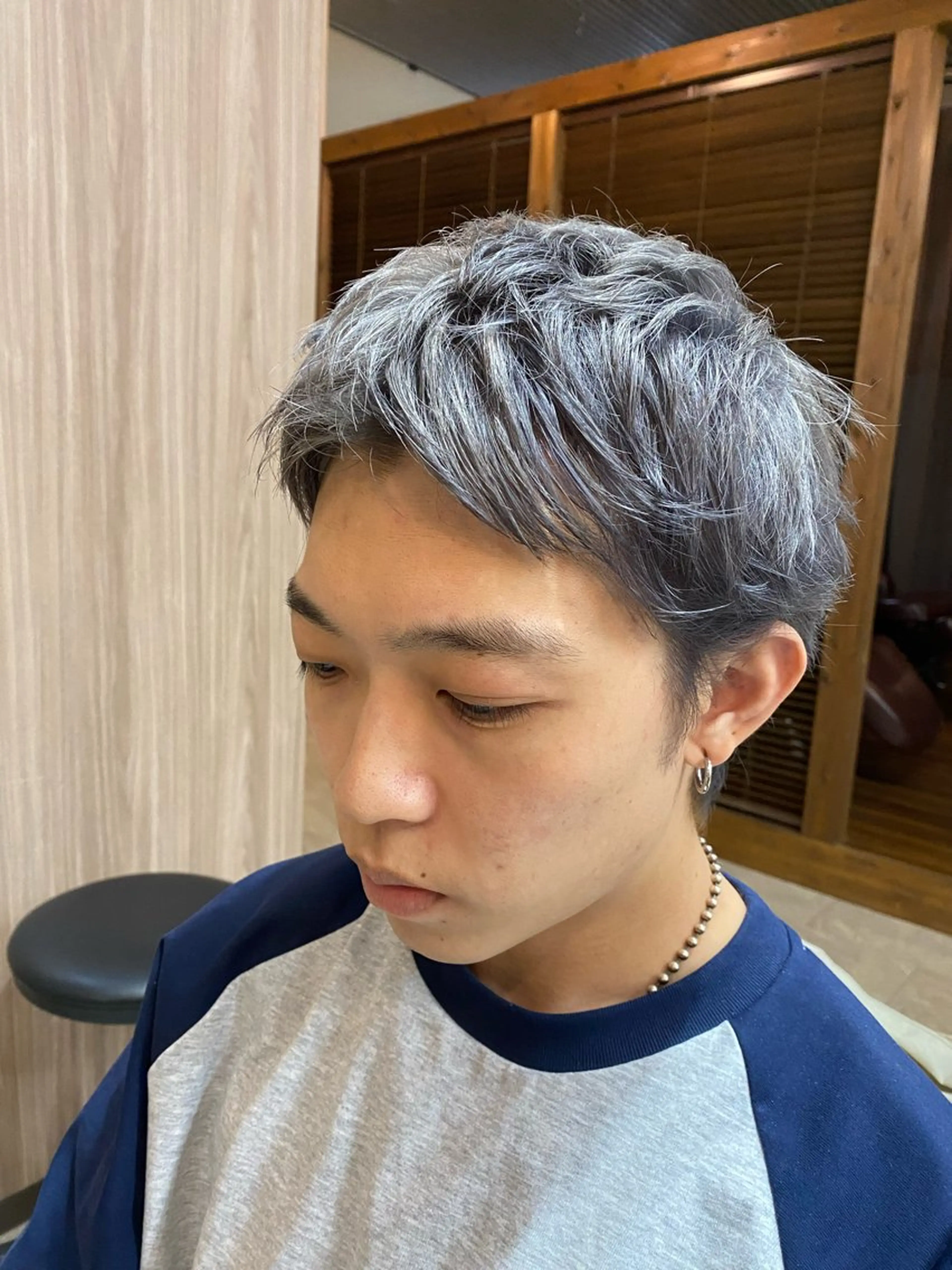 カラー メンズ メンズブリーチ ブリーチ シルバー ヘアカラー 佐藤 森夏のヘアスタイル