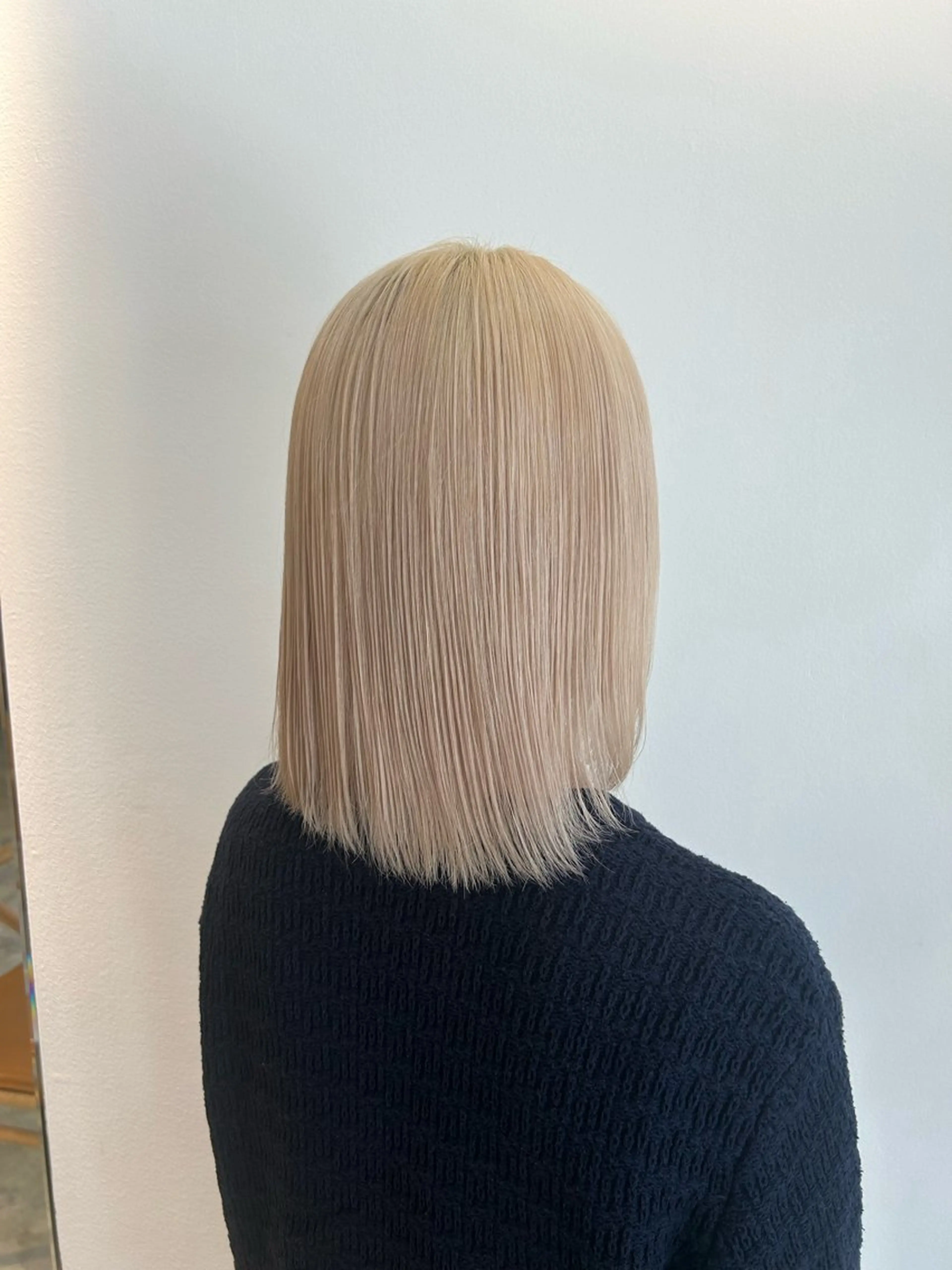 ミディアム カラー ブリーチ ブロンド ホワイトブロンド HASIMOTO jijibyMOPSのヘアスタイル