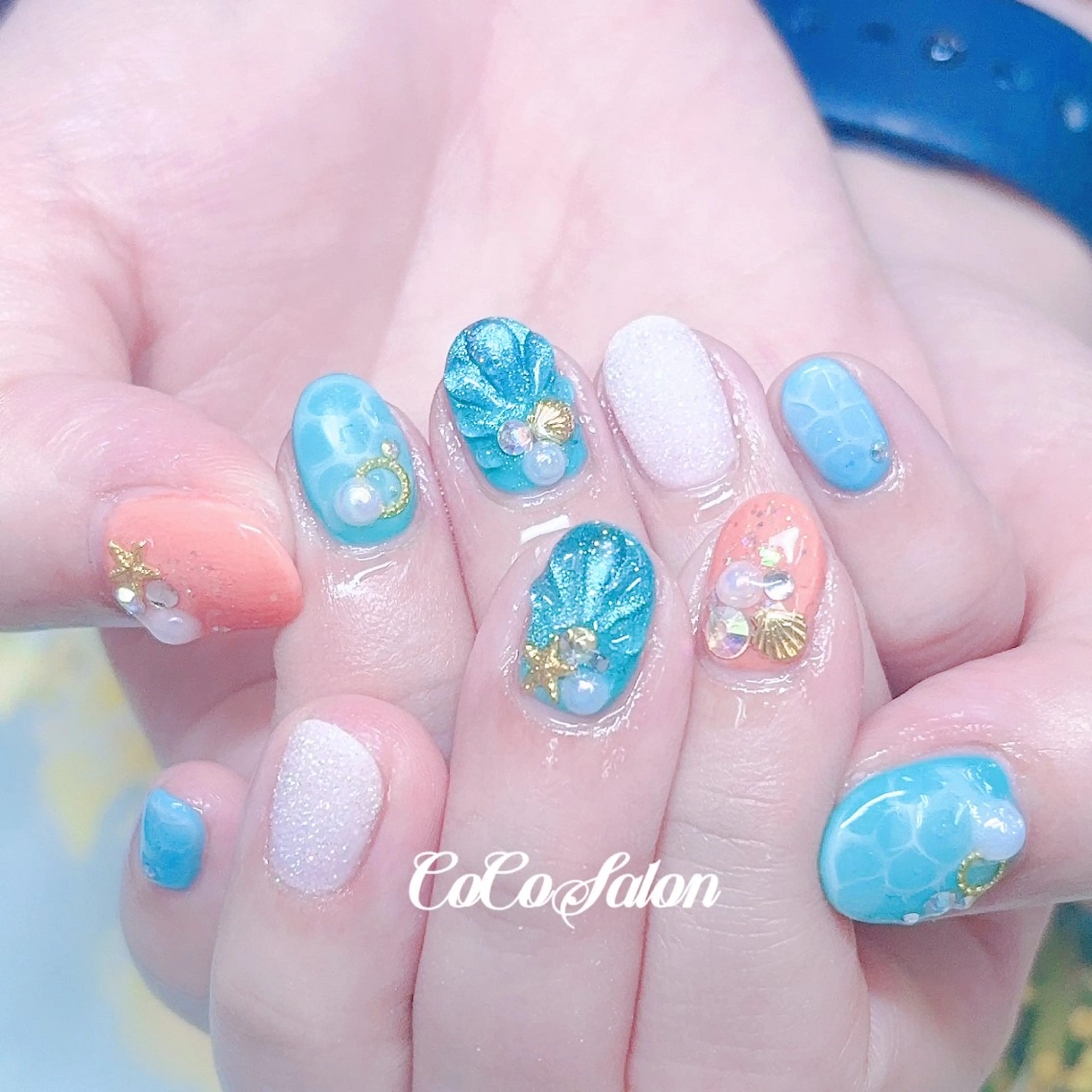 ネイル アートネイル ブルー ジェルネイル キラキラネイル マグネットネイル ハンドネイル CoCoSalon ネイル/まつ毛予約のネイルデザイン