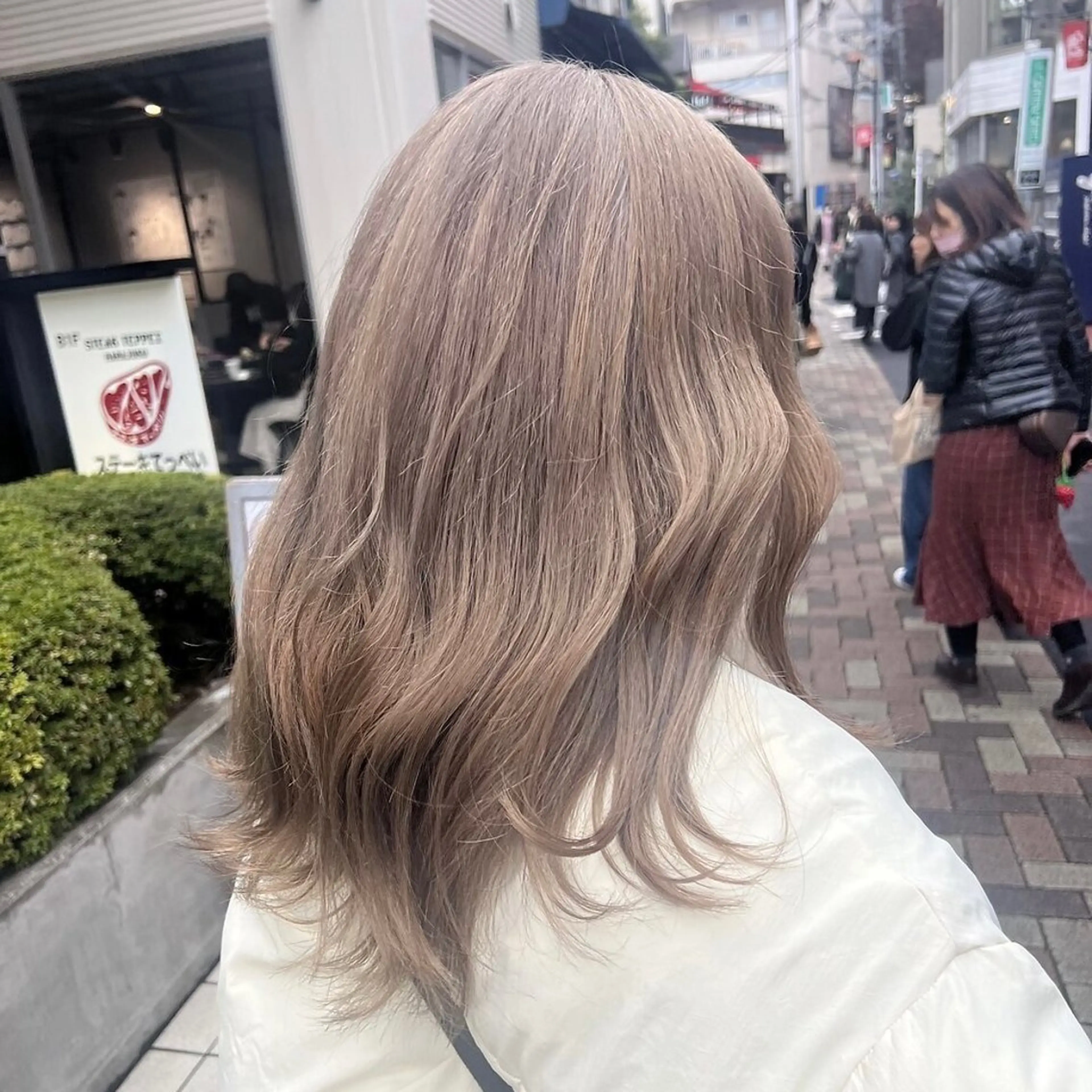 セミロング カラー ベージュカラー ブリーチ ハイトーンカラー ミルクティーベージュ 💖ブリーチ/暖色 𝐘𝐮𝐢💖のヘアスタイル