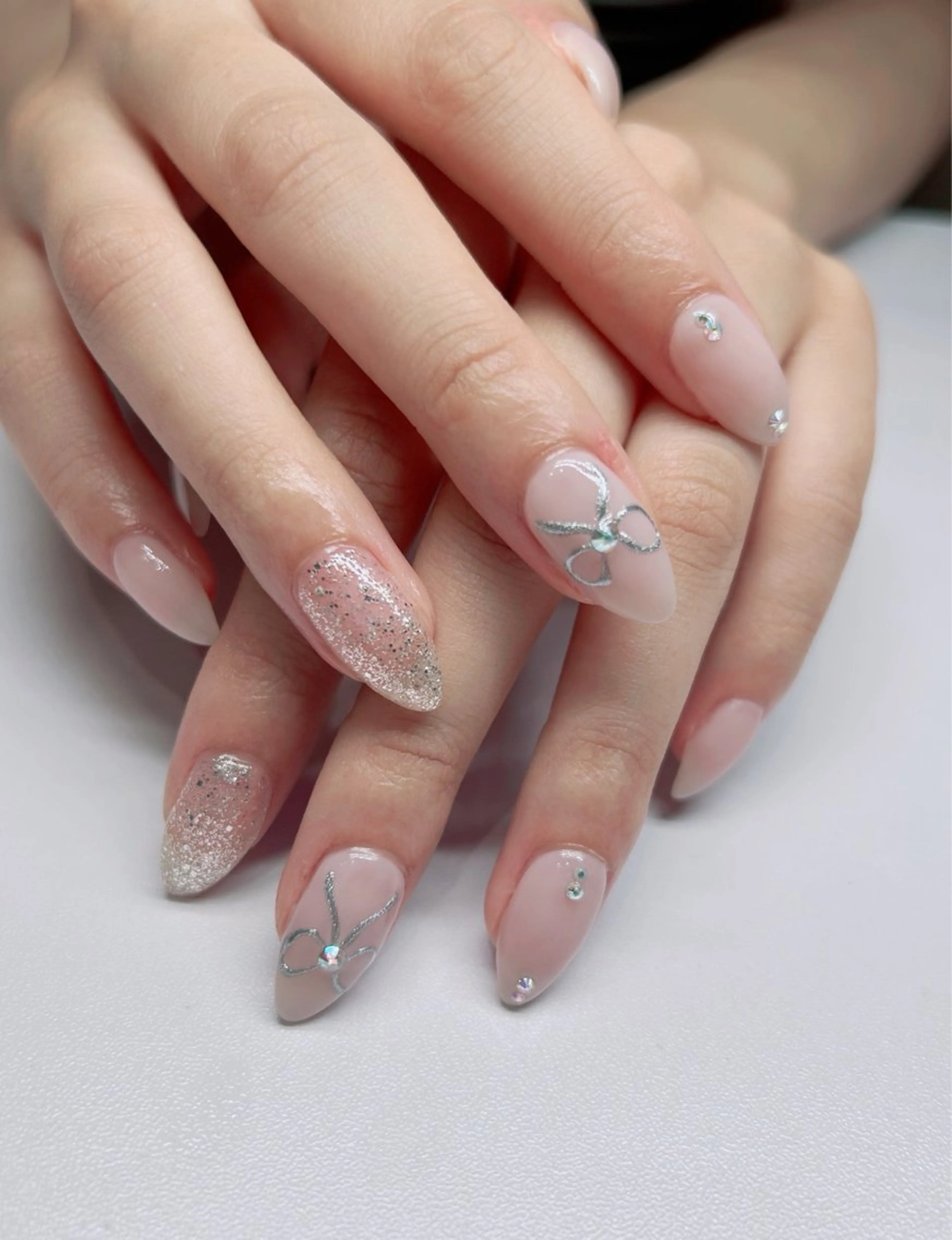 ネイル 透灯 TOUTOU 🪄のネイルデザイン