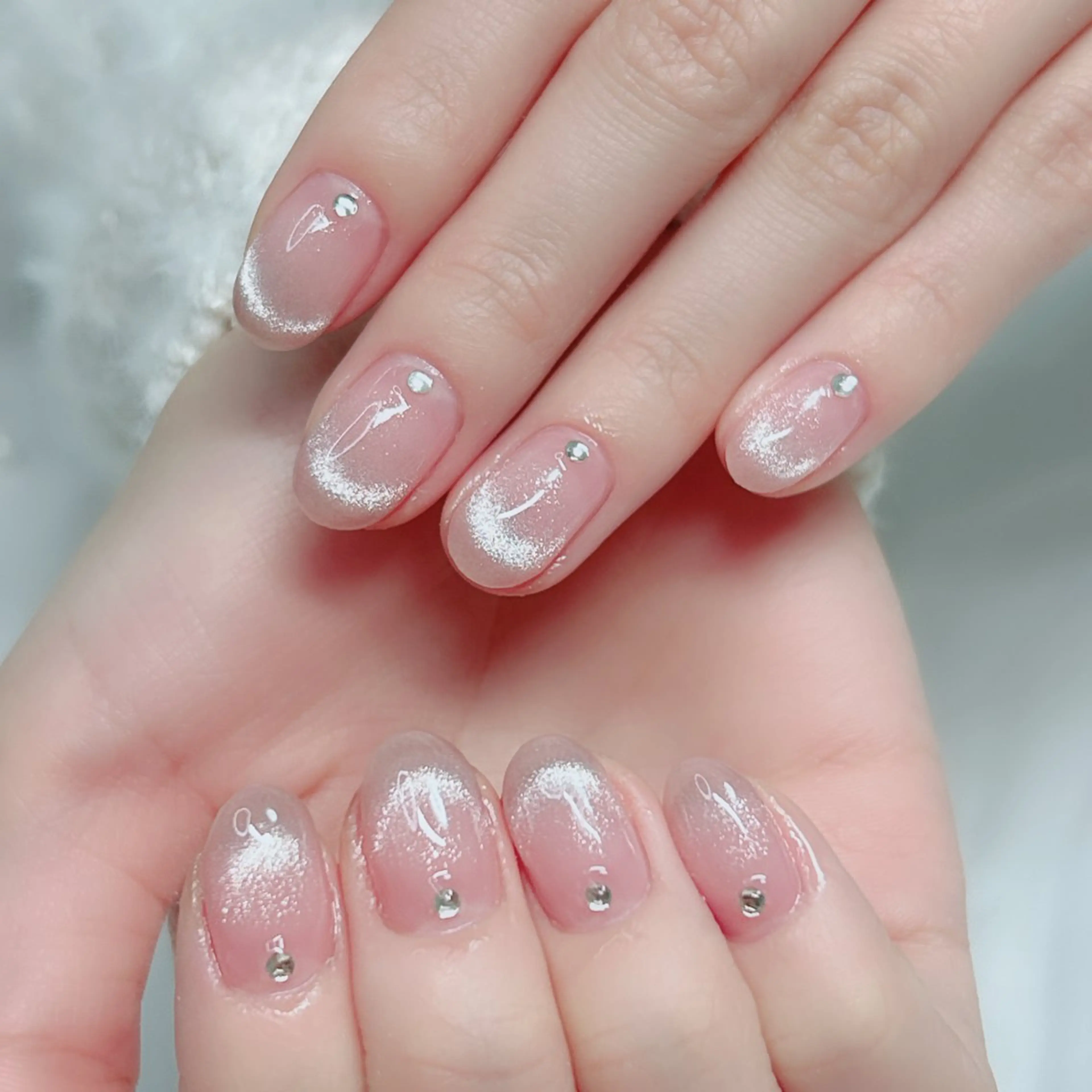 ネイル オーロラネイル ミラーネイル オフィスネイル ワンカラーネイル シンプルネイル ハンドネイル Cute Tips nailのネイルデザイン