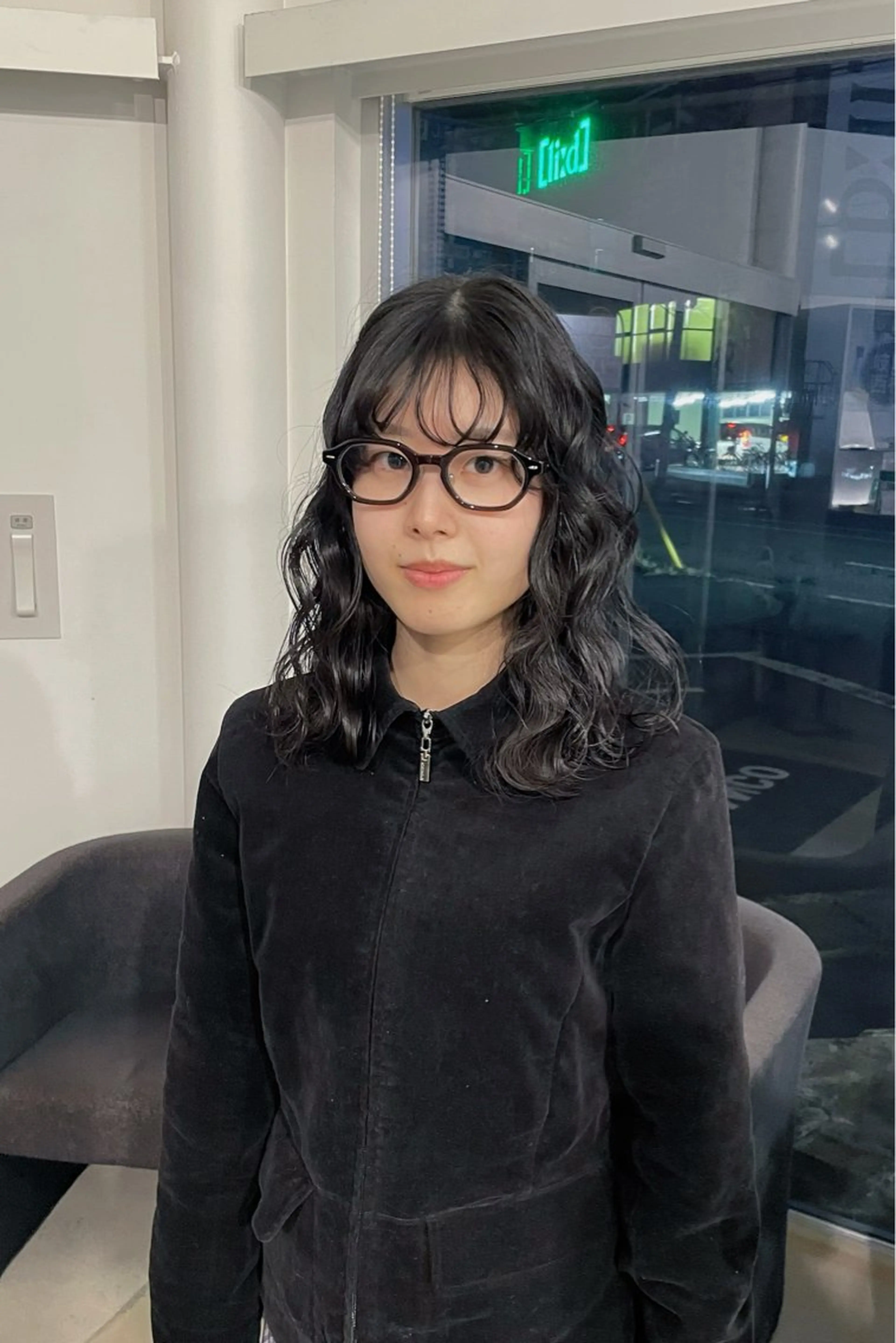 ミディアム パーマ カット パーマ 韓国ヘア/透明感カラ ー/メンズレディースのヘアスタイル