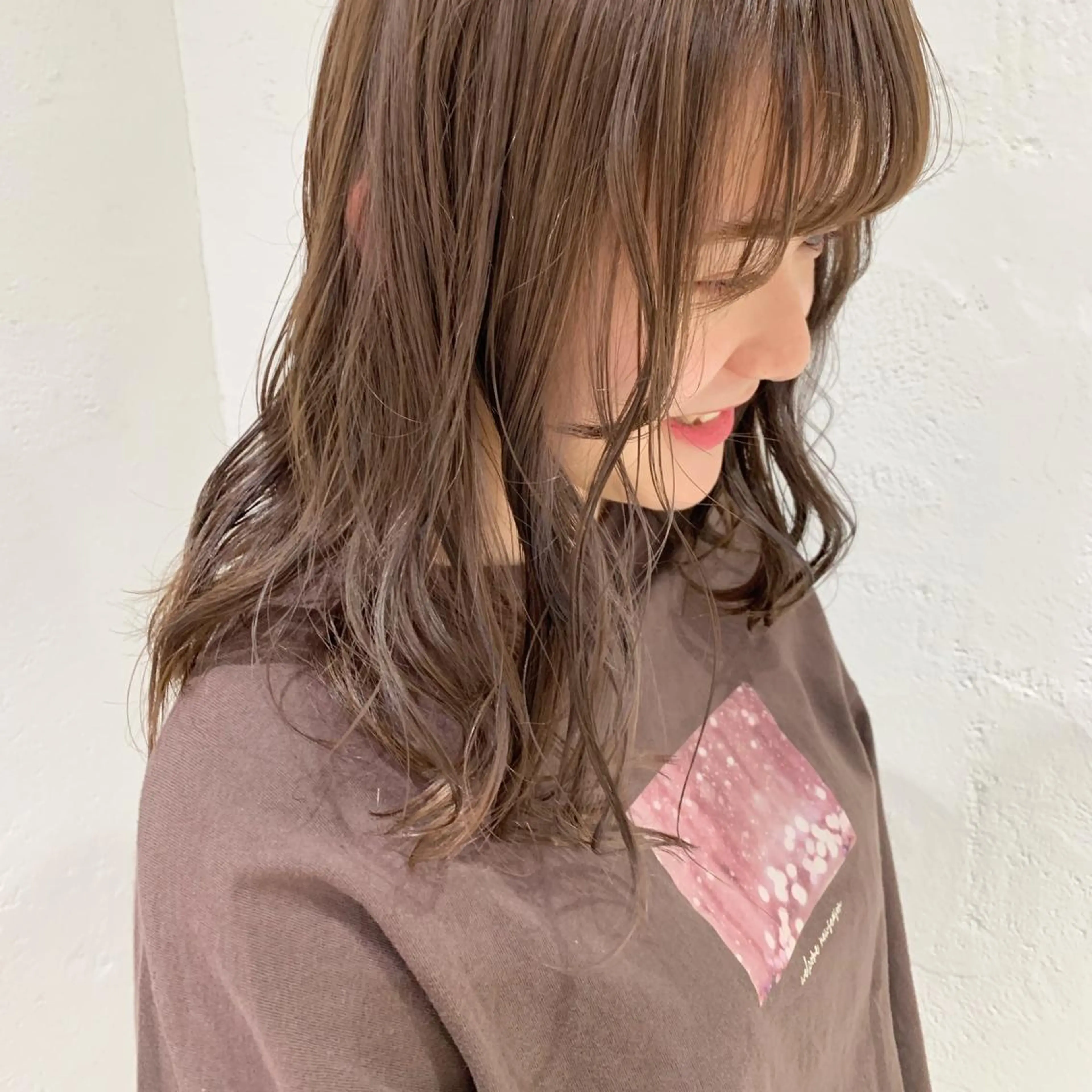 セミロング カラー ヘアアレンジ ベージュカラー ハイライトカラー ハイトーンカラー ハイトーンベージュ ハイライト 🫧透明感カラー/ ボブ/小笠原汐海🪽のヘアスタイル