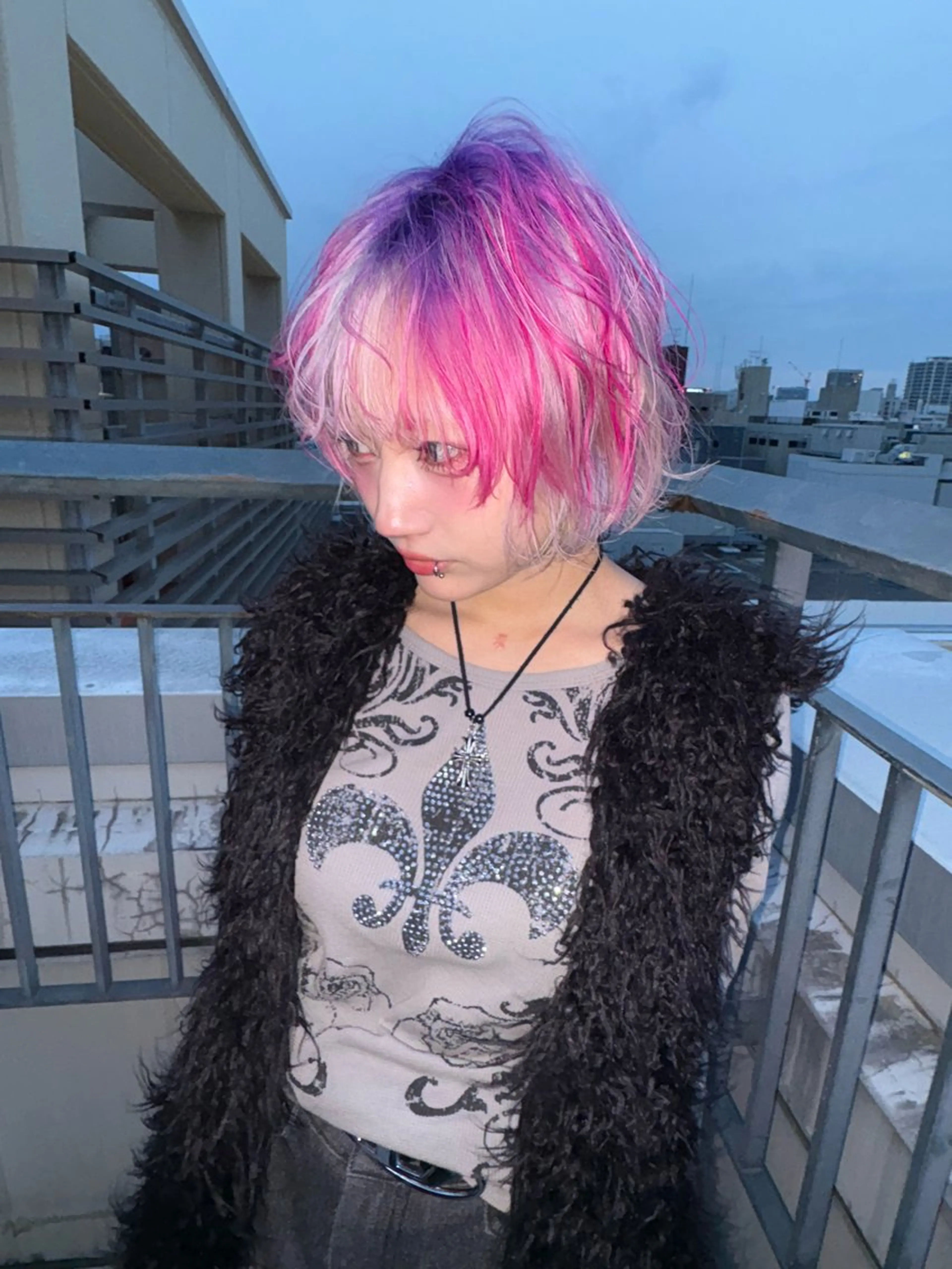 ショート カラー ピンクカラー パープルカラー カット ヘアカラー トリートメント jyui/原宿 ハイトーン/デザインのヘアスタイル