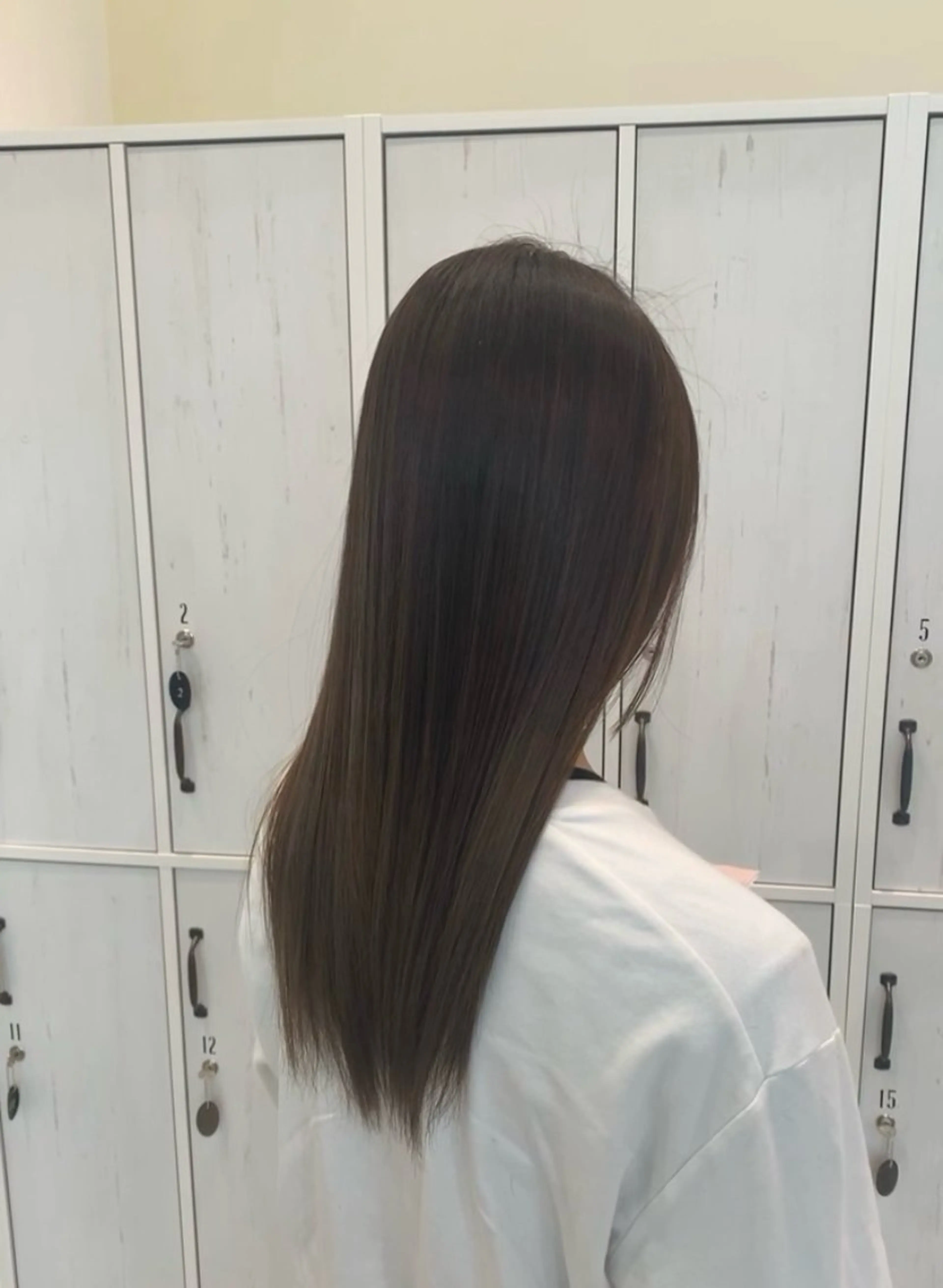 ロング カラー グレージュ オリーブグレージュ オリーブグレー 髪質改善 カット 縮毛矯正 トリートメント 谷口 琉希のヘアスタイル