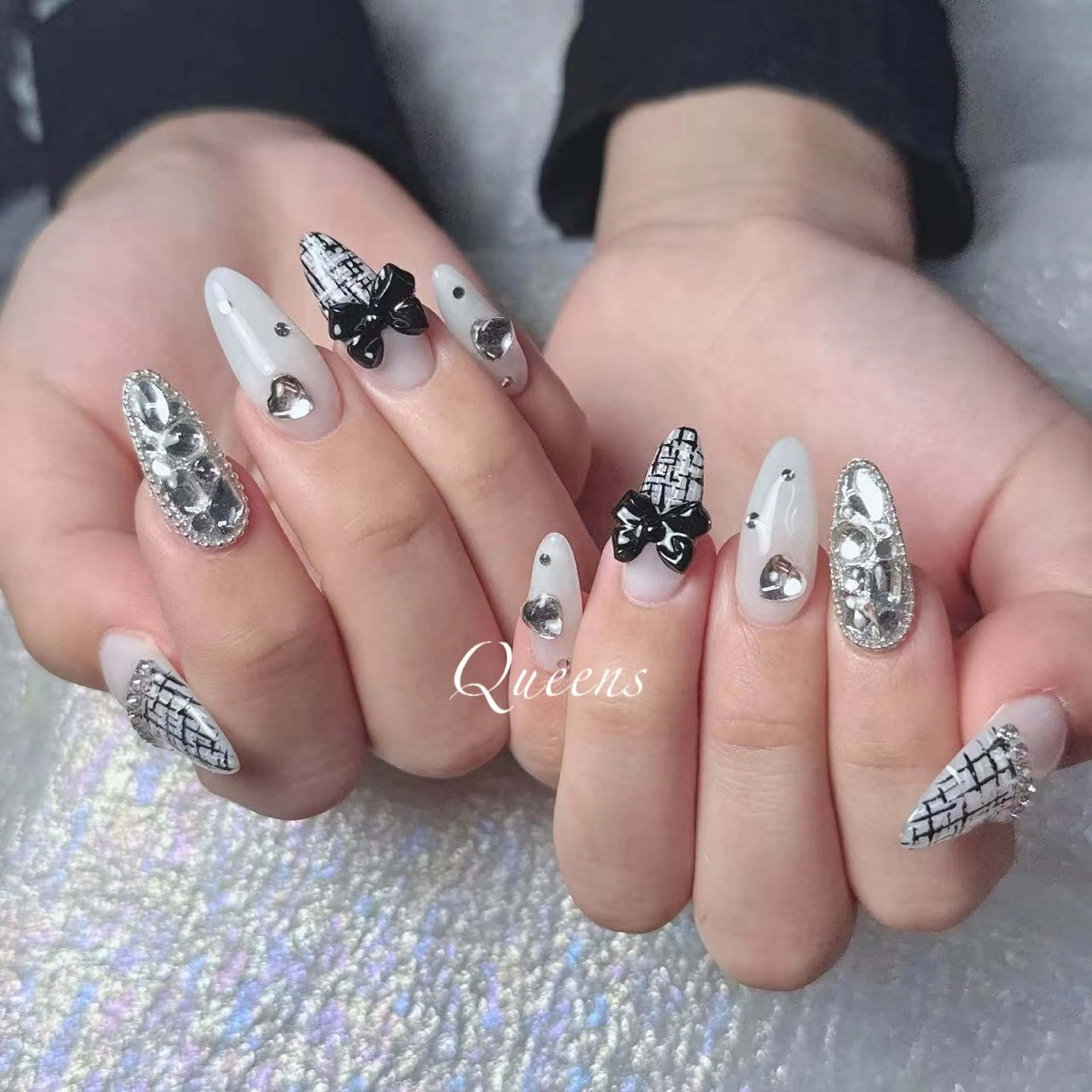 ネイル ハンドネイル Queens テイのネイルデザイン