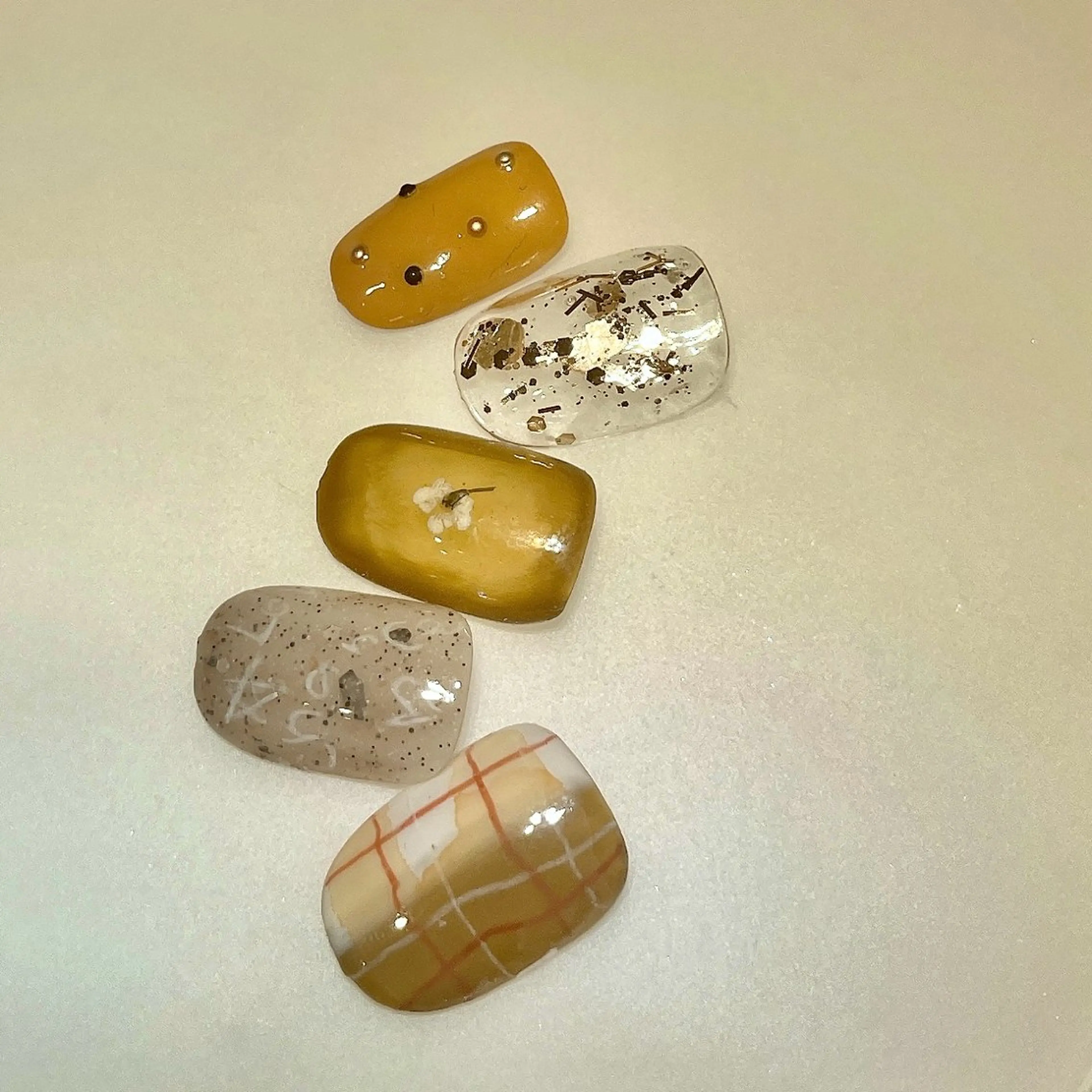 ネイル アートネイル 長さ出し ハンドネイル A85G ayakoのネイルデザイン