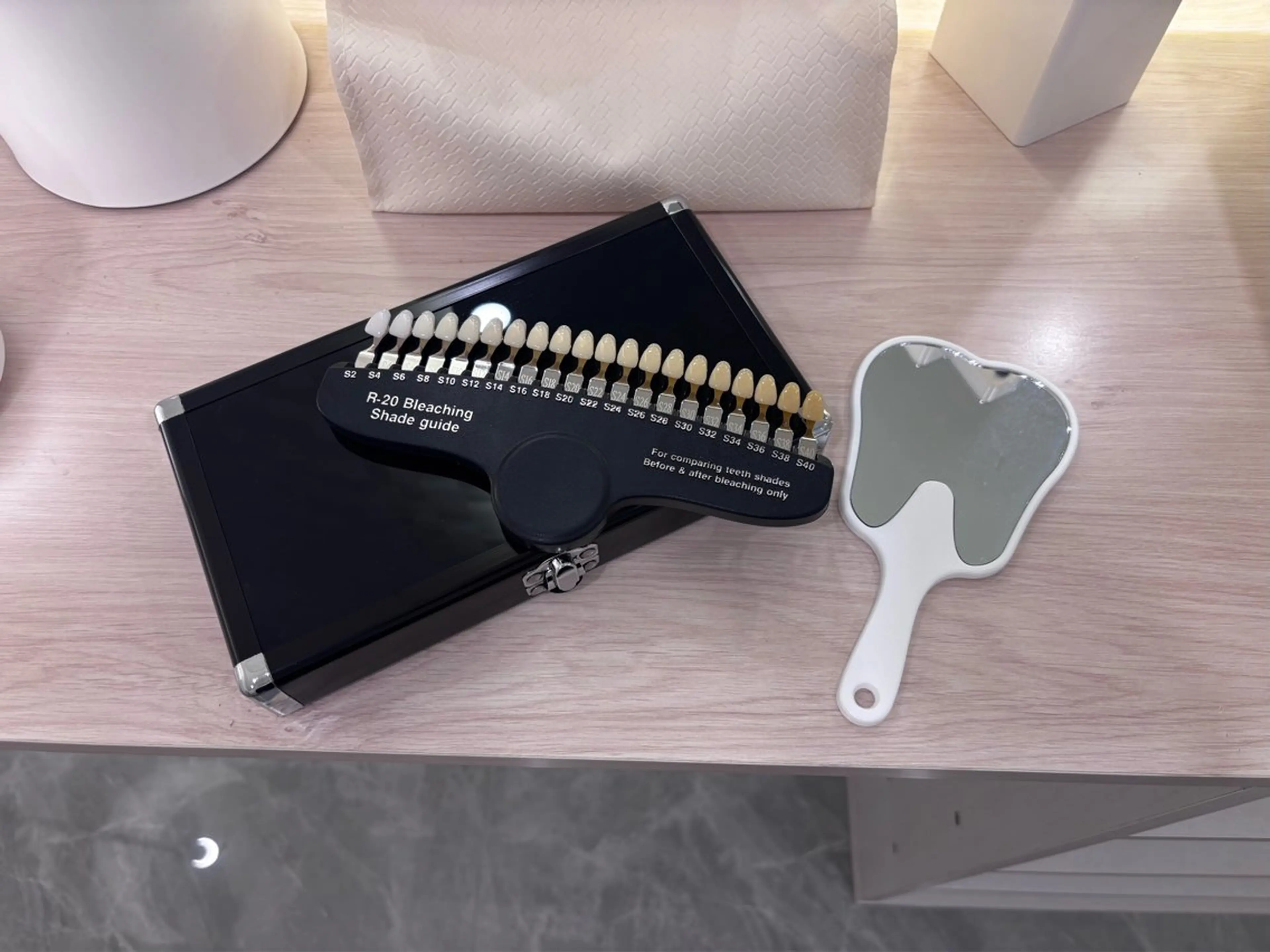 歯のホワイトニング　10分×2回　6回回数券の写真