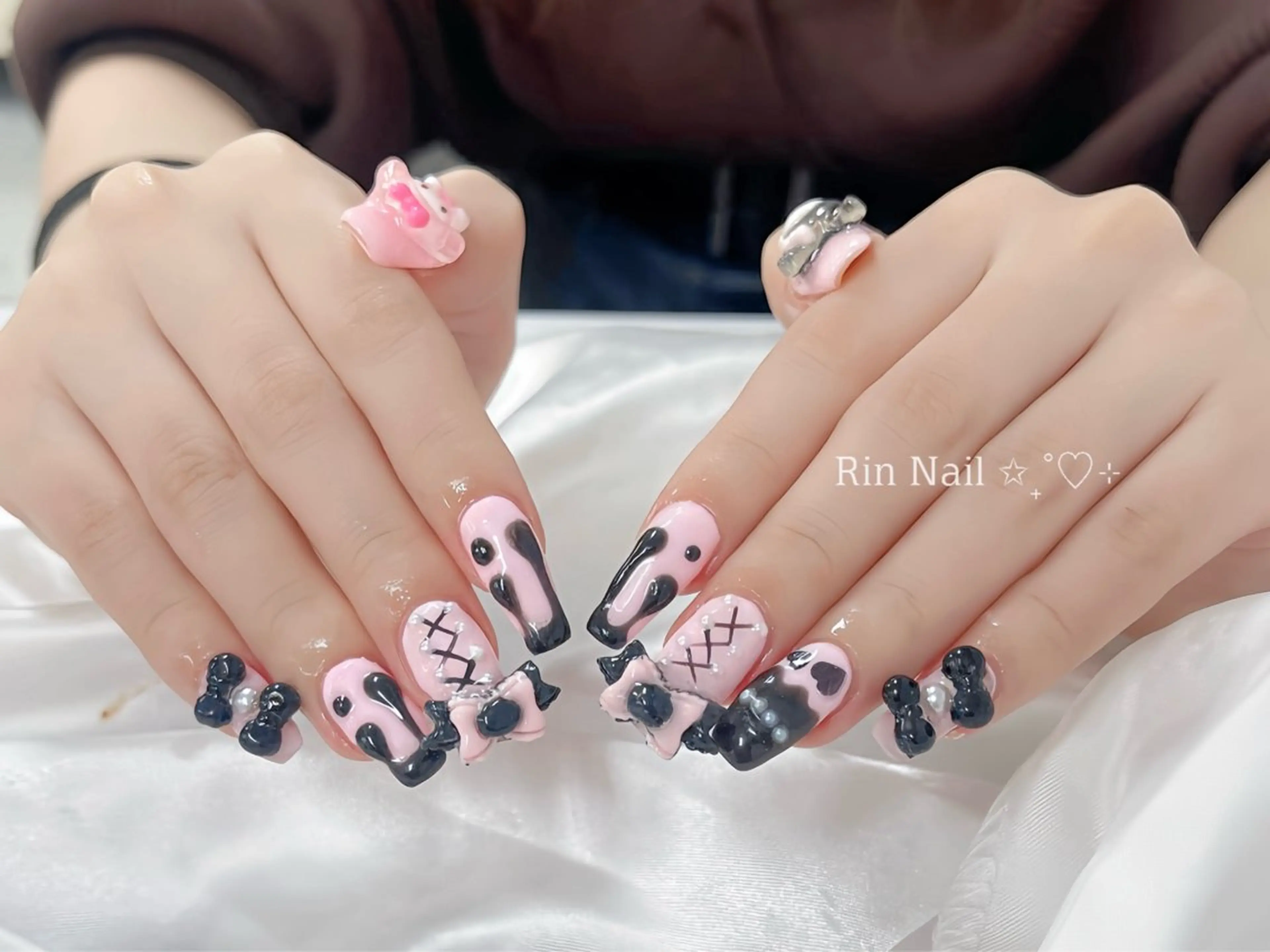 ネイル アートネイル チークネイル ジェルネイル ロングネイル マグネットネイル ハンドネイル Rin Nail 新大久保店のネイルデザイン