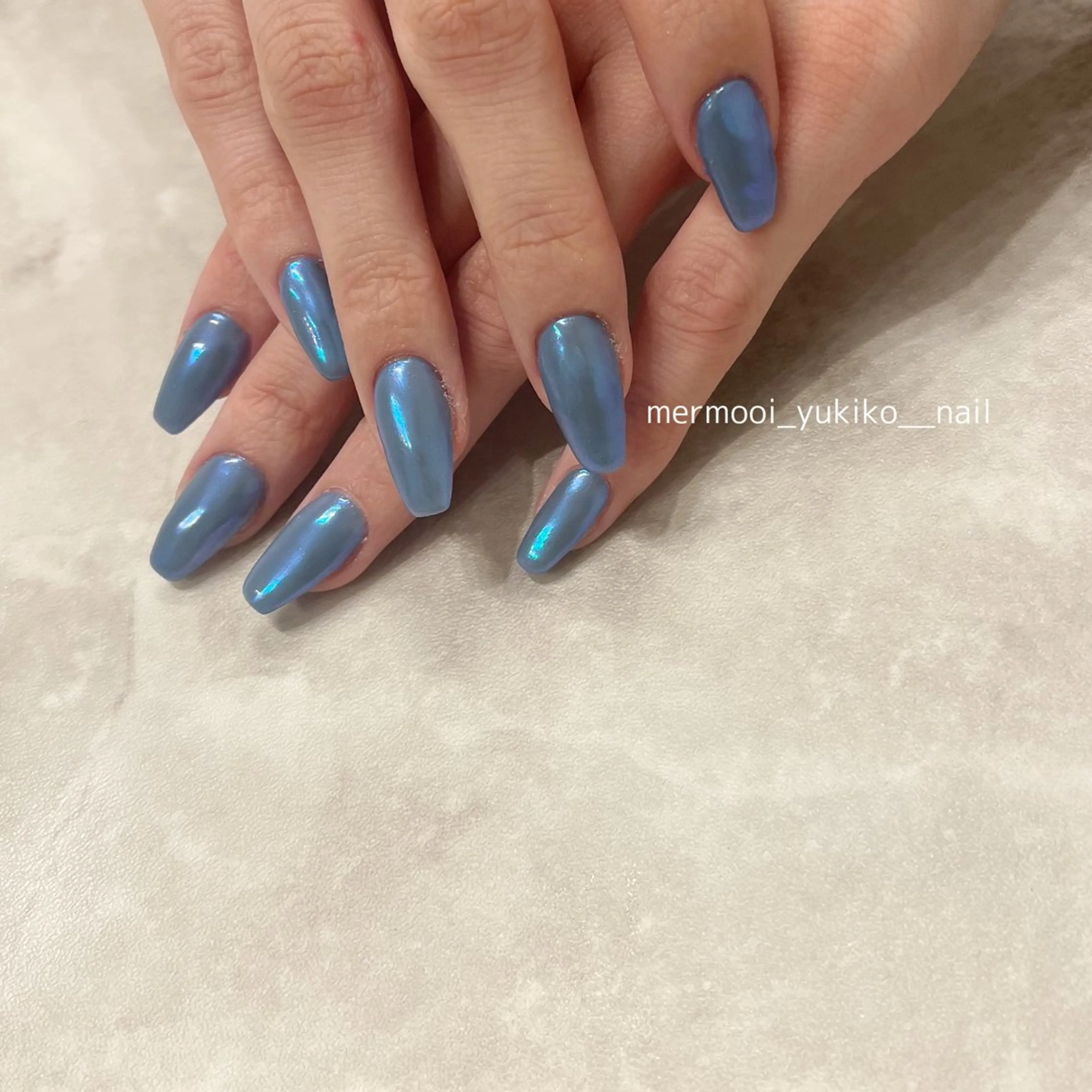 ネイル オーロラネイル ブルー ジェルネイル ミラーネイル ワンカラーネイル ハンドネイル melumooi nailのネイルデザイン
