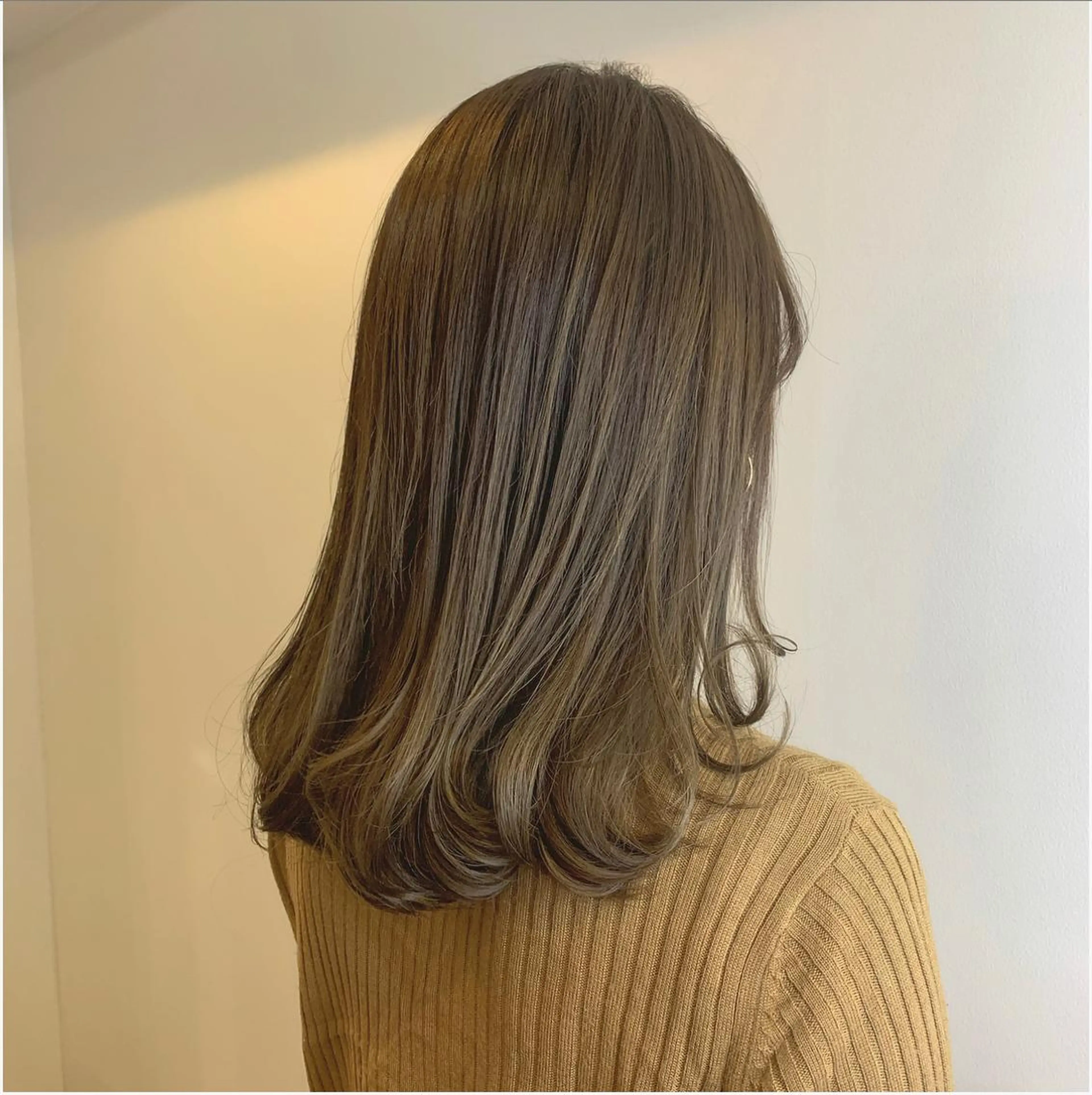 セミロング カラー stylist店長 岡本真依のヘアスタイル