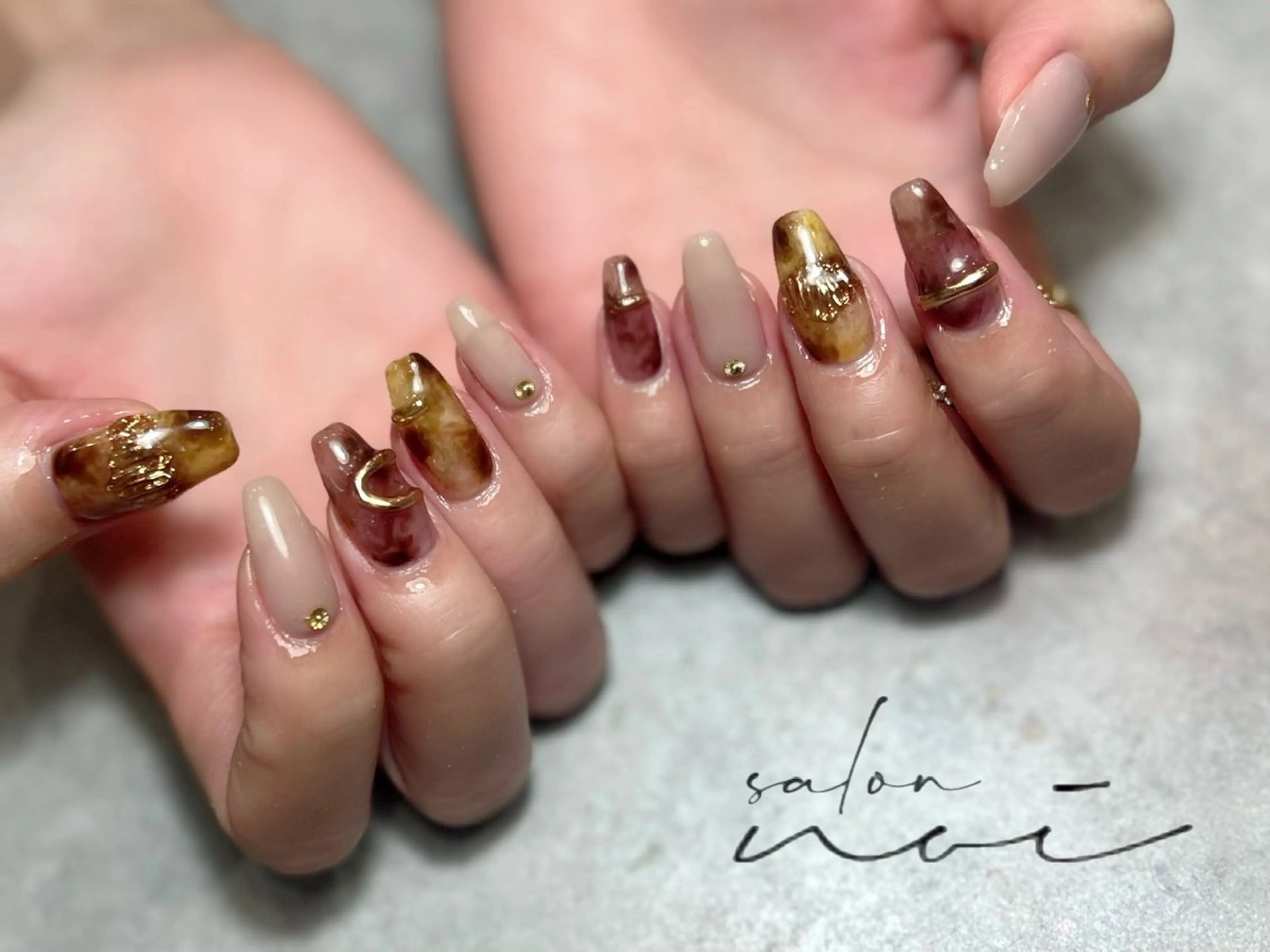 ネイル べっ甲ネイル ハンドネイル salon noi所属・salon noiのネイルデザイン
