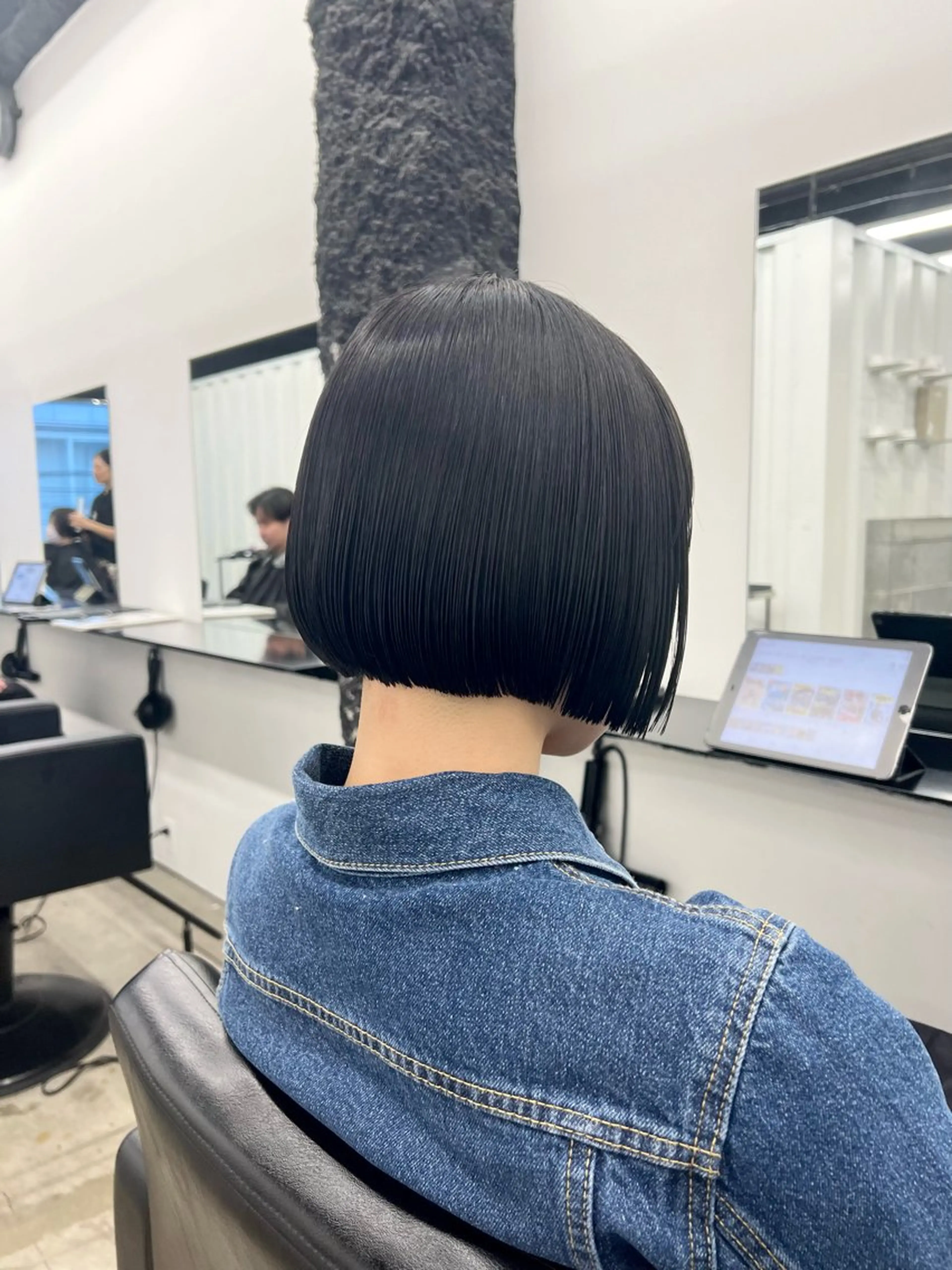 ショート カラー 切りっぱなしボブ ショートボブ 黒髪 ブルーカラー ブルーブラック カット ヘアカラー トリートメント HARU//原宿🤍 リピート率NO.1のヘアスタイル