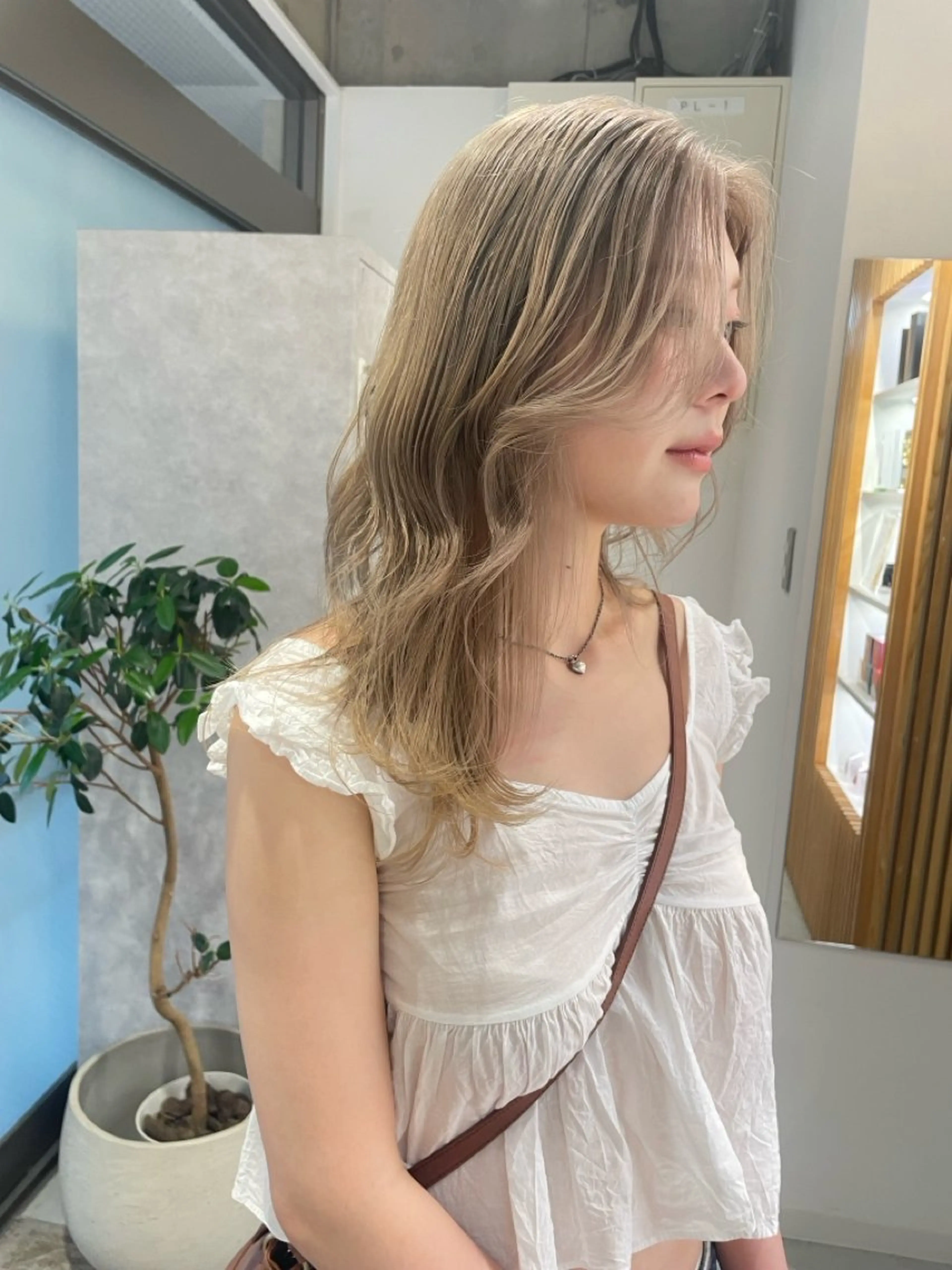 セミロング カラー 月100人以上 髪質改善施術｜谷口のヘアスタイル