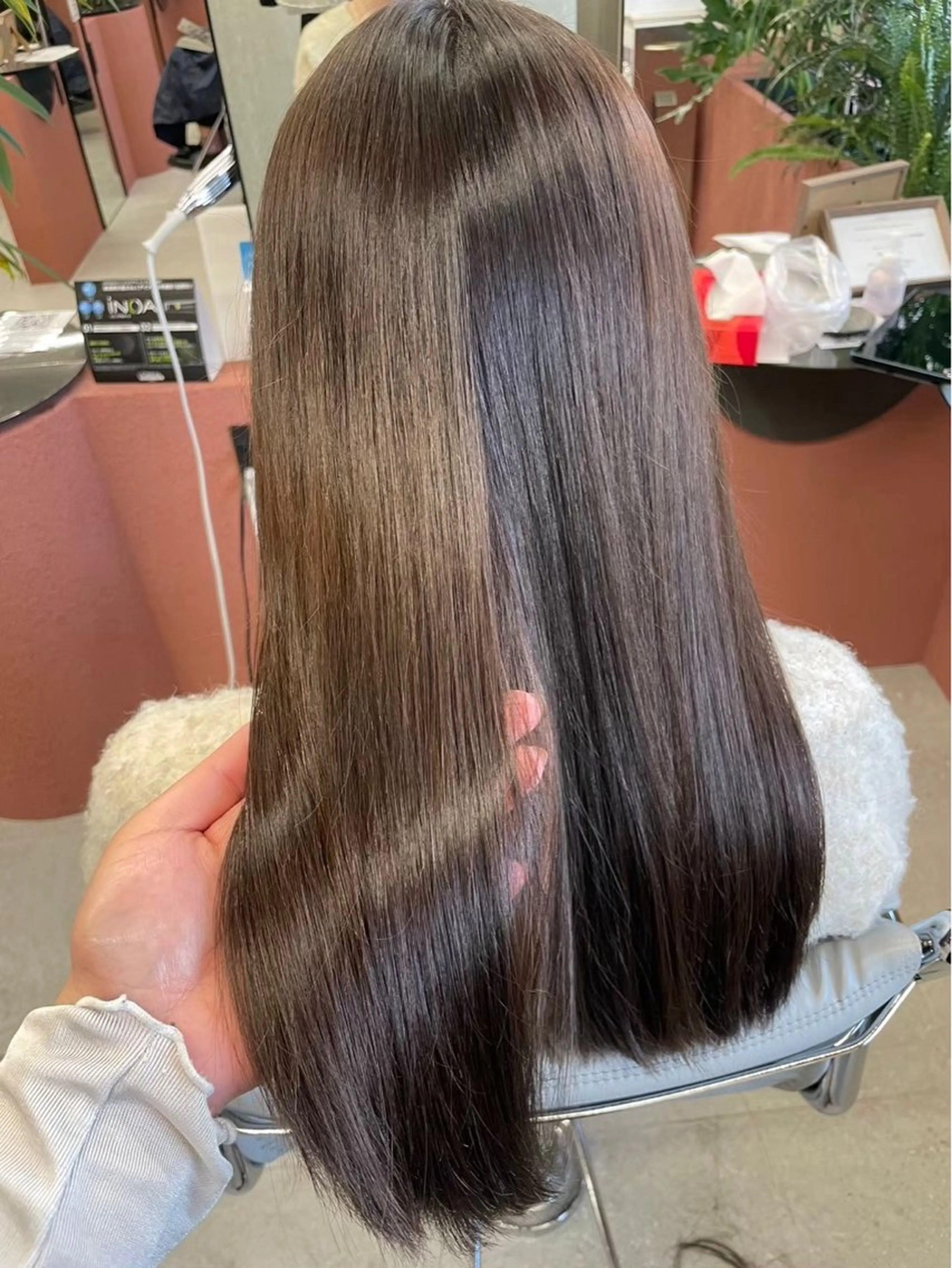 ロング カット MIFA レイヤー／パーマのヘアスタイル