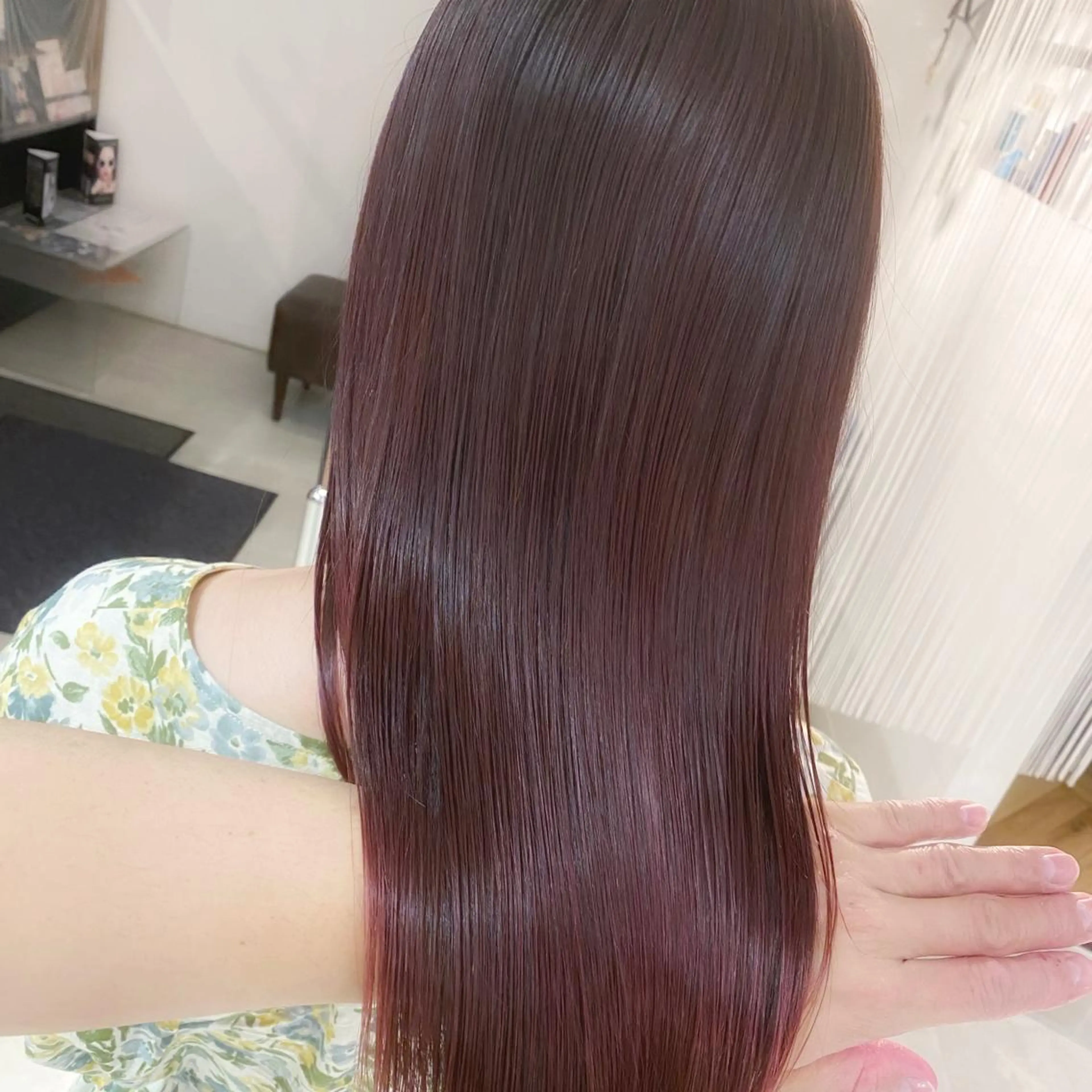 セミロング カラー ピンクカラー ルビー 髪質改善 トリートメント 酸熱トリートメント 髪質改善特化 安東駿介のヘアスタイル