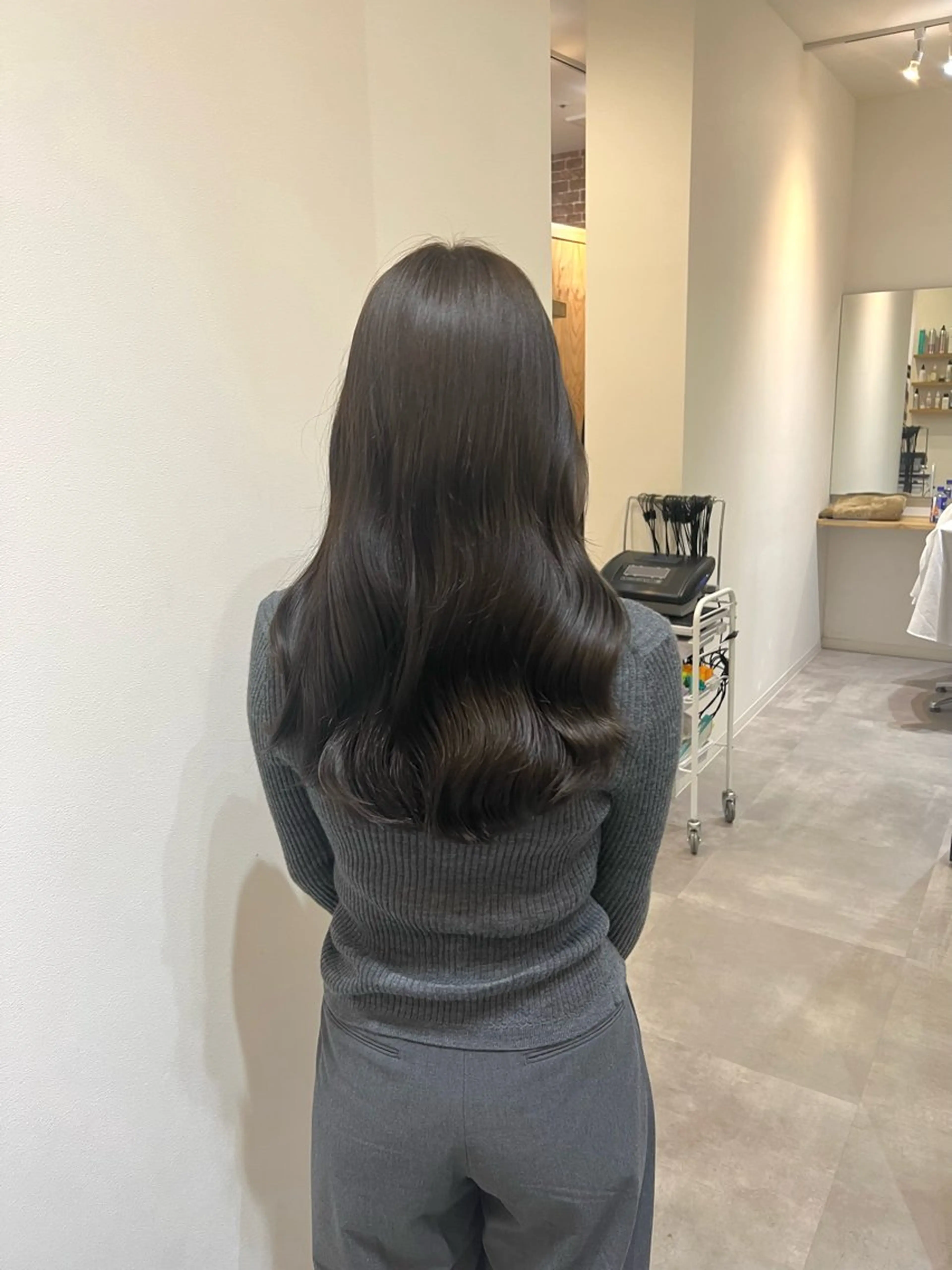 ロング カラー ブラウンカラー オリーブブラウン カット ヘアカラー トリートメント しおり/パーマ/ newi町田のヘアスタイル