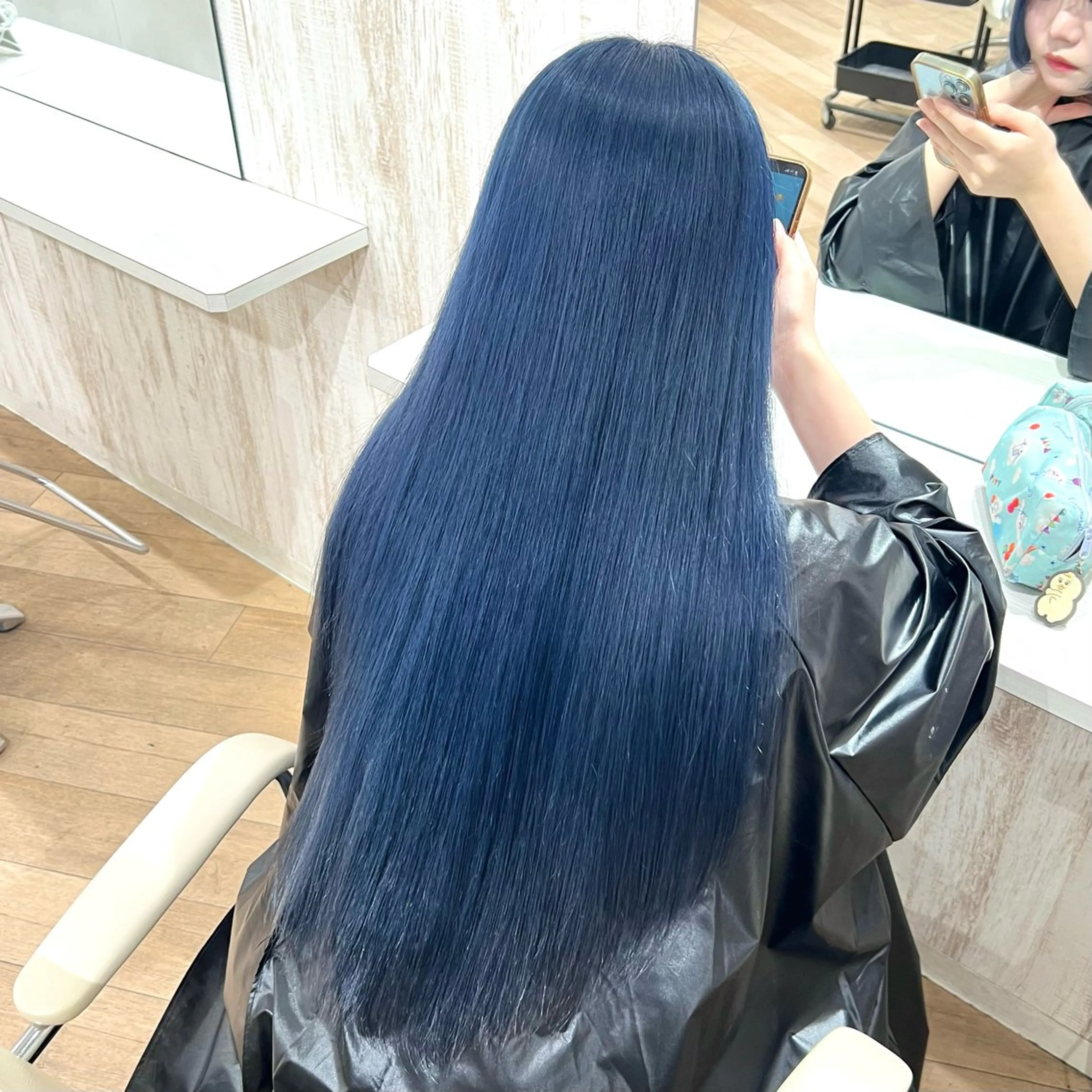 ロング カラー ブルーカラー 前髪/顔まわりカット 艶髪/髪質改善/縮毛のヘアスタイル