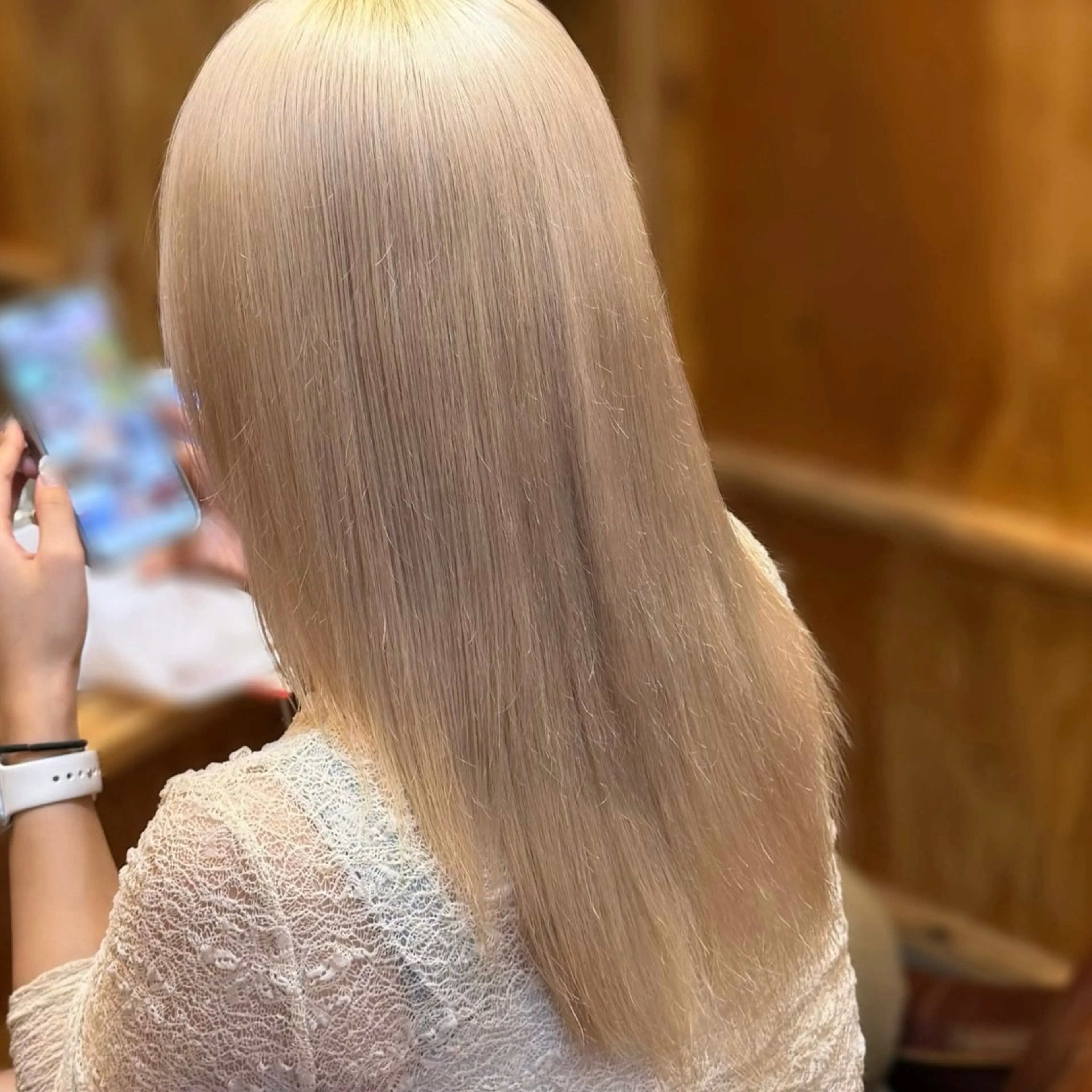 ロング ヘアカラー adorable 長谷川実夢のヘアスタイル