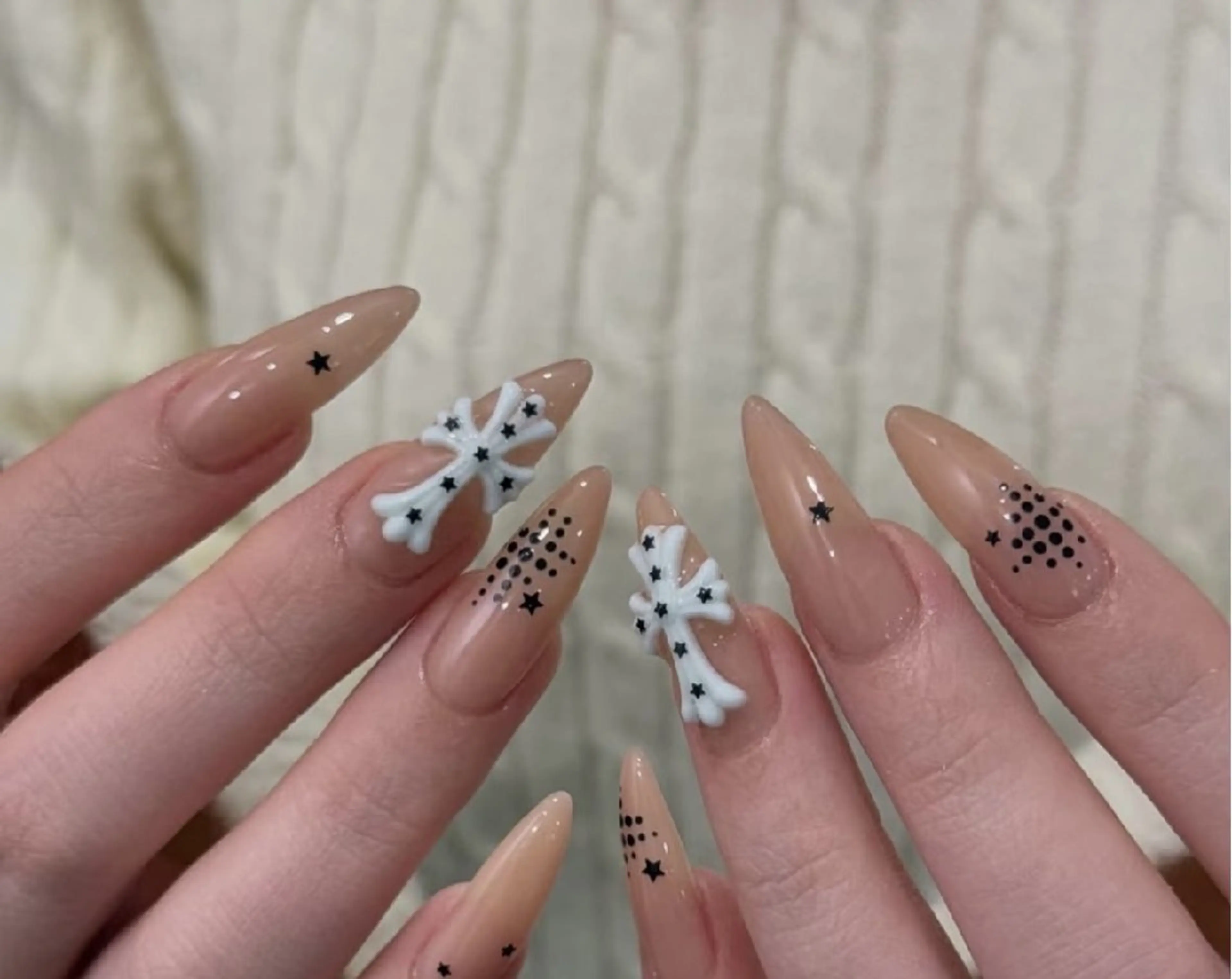 ネイル チークネイル フレンチネイル ジェルネイル ガーリー キラキラネイル ハンドネイル UM Nail Salonのネイルデザイン