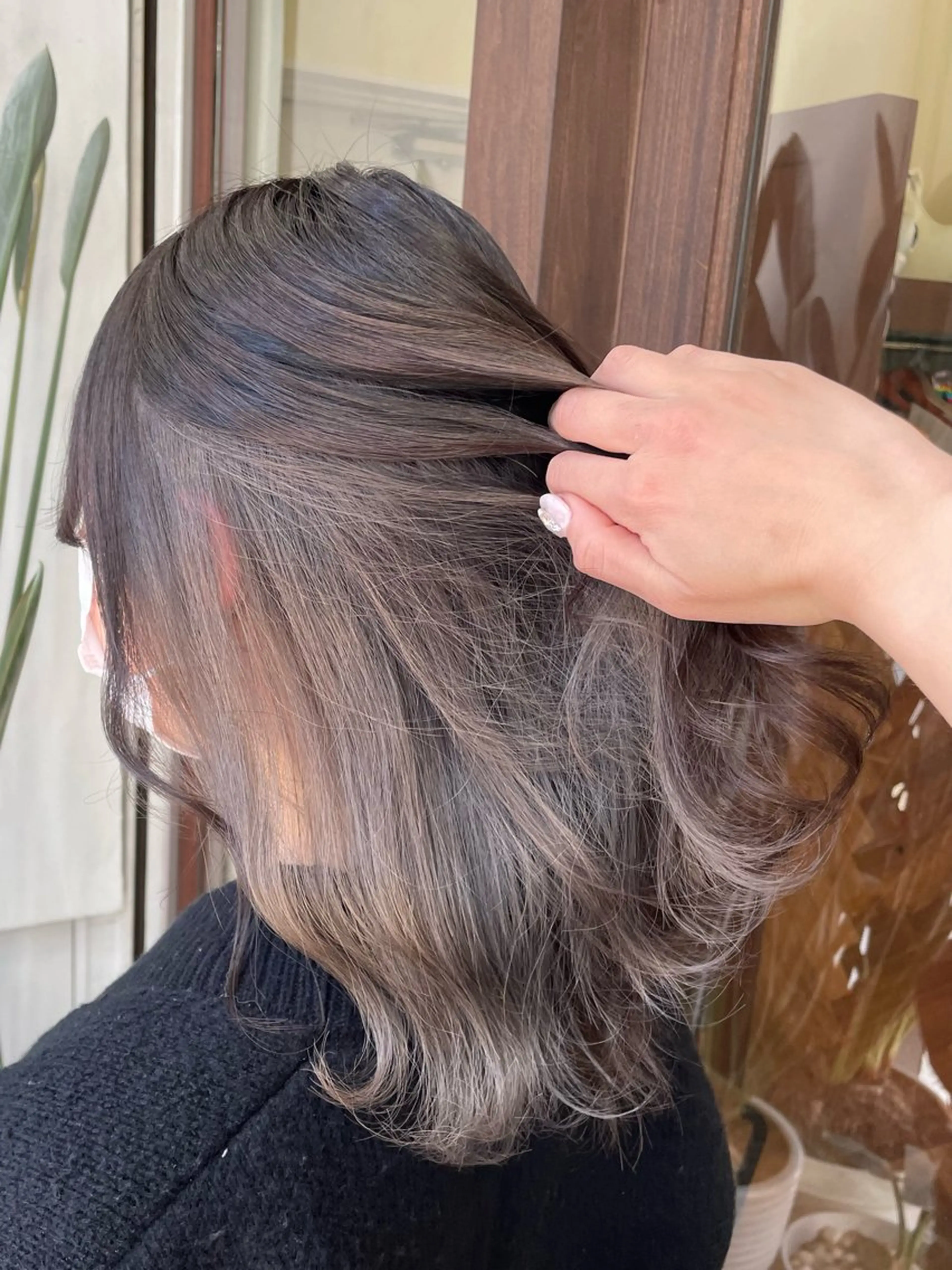 カラー ブリーチ グレージュ シルバー シルバーグレージュ カット ヘアカラー 《髪質改善 UN BLEACH》のヘアスタイル