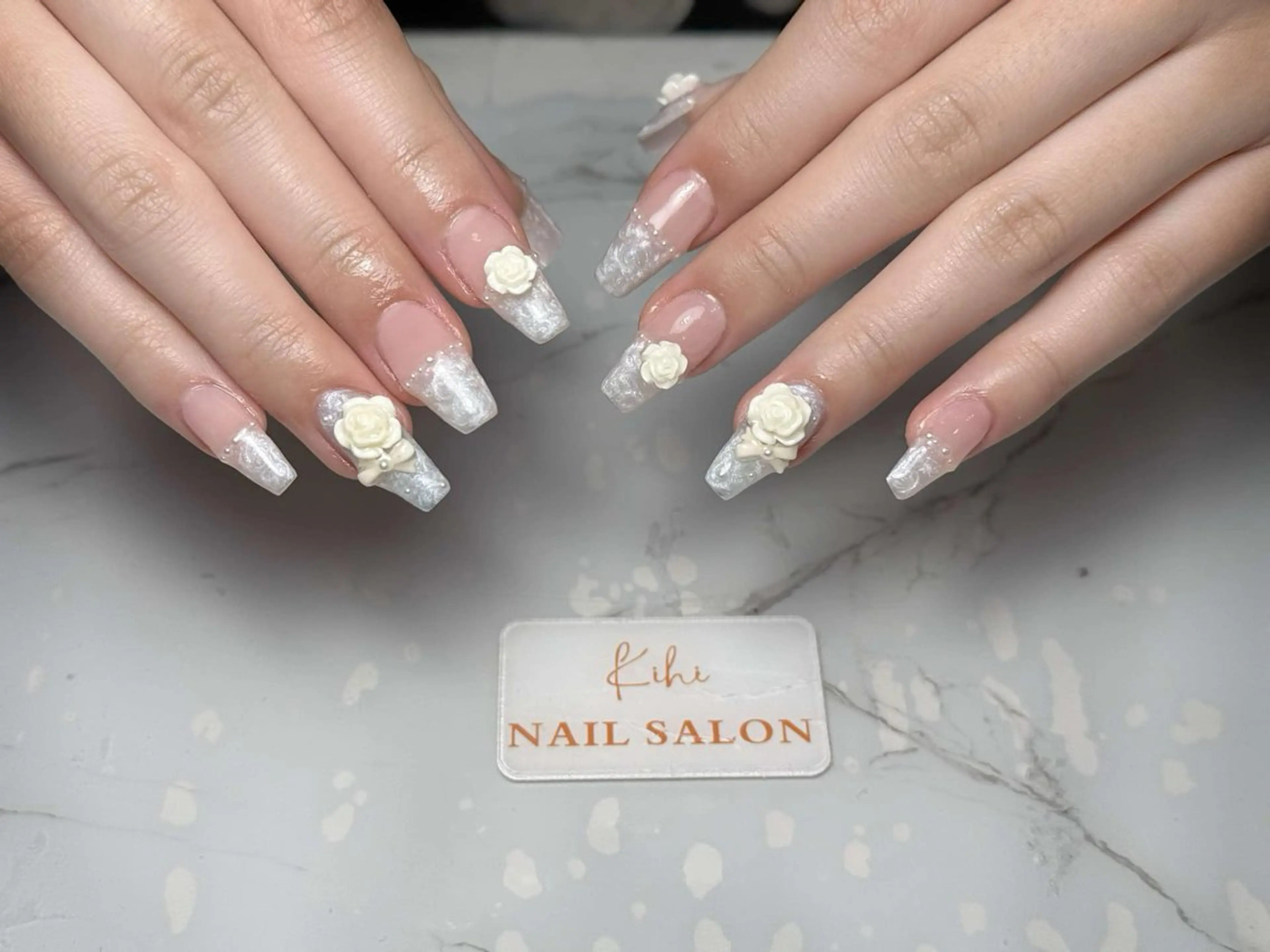 ネイル アートネイル フレンチネイル ジェルネイル グラデーション 韓国ネイル ハンドネイル 💕鈴木ユリ パラジェル/オフ無料のネイルデザイン