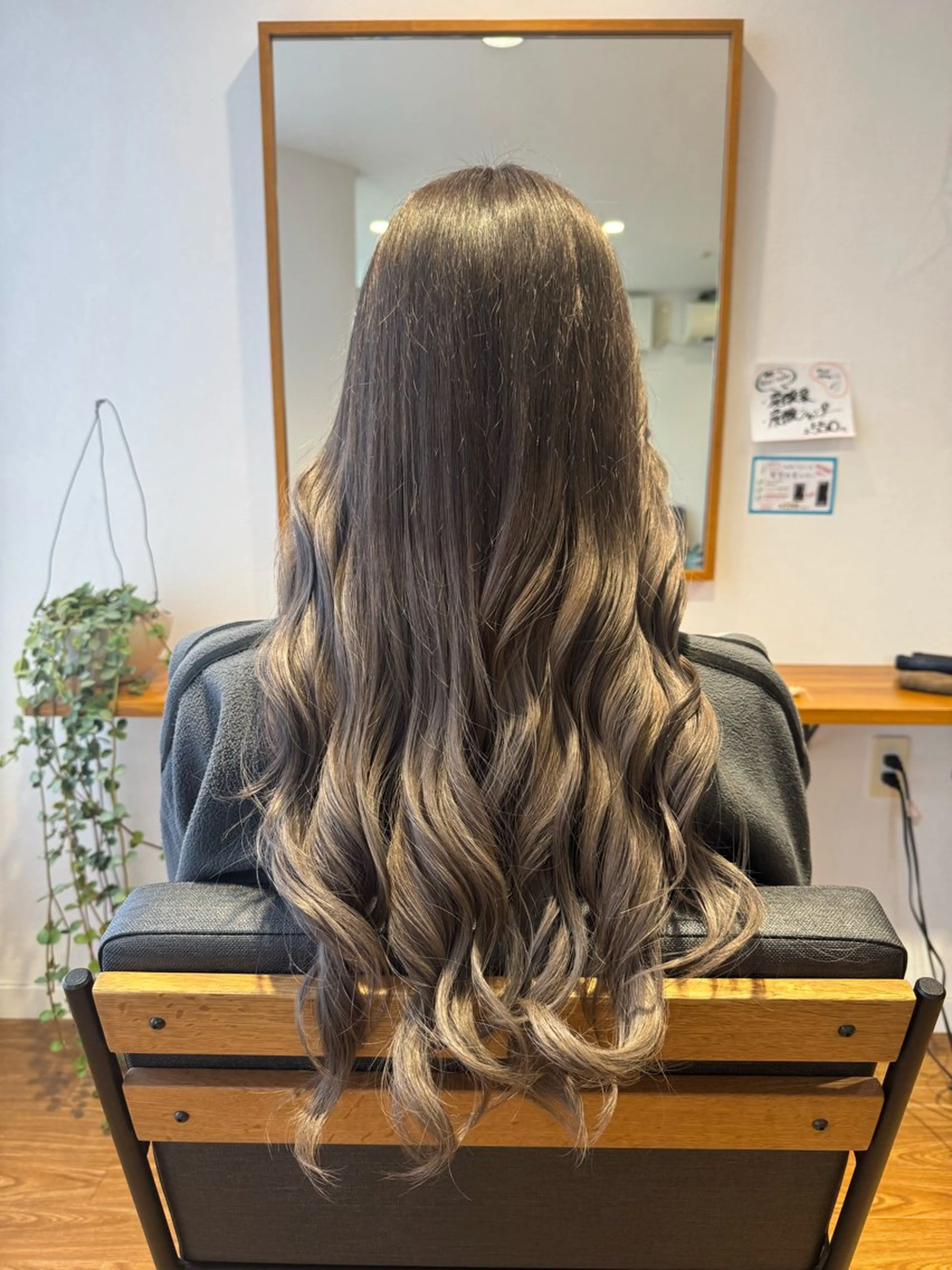 ロング カラー バレイヤージュ デザインカラー グラデーションカラー ハイトーンカラー レイヤーカット ヘアカラー ハイトーン/デザイン カラー/新潟/りなのヘアスタイル